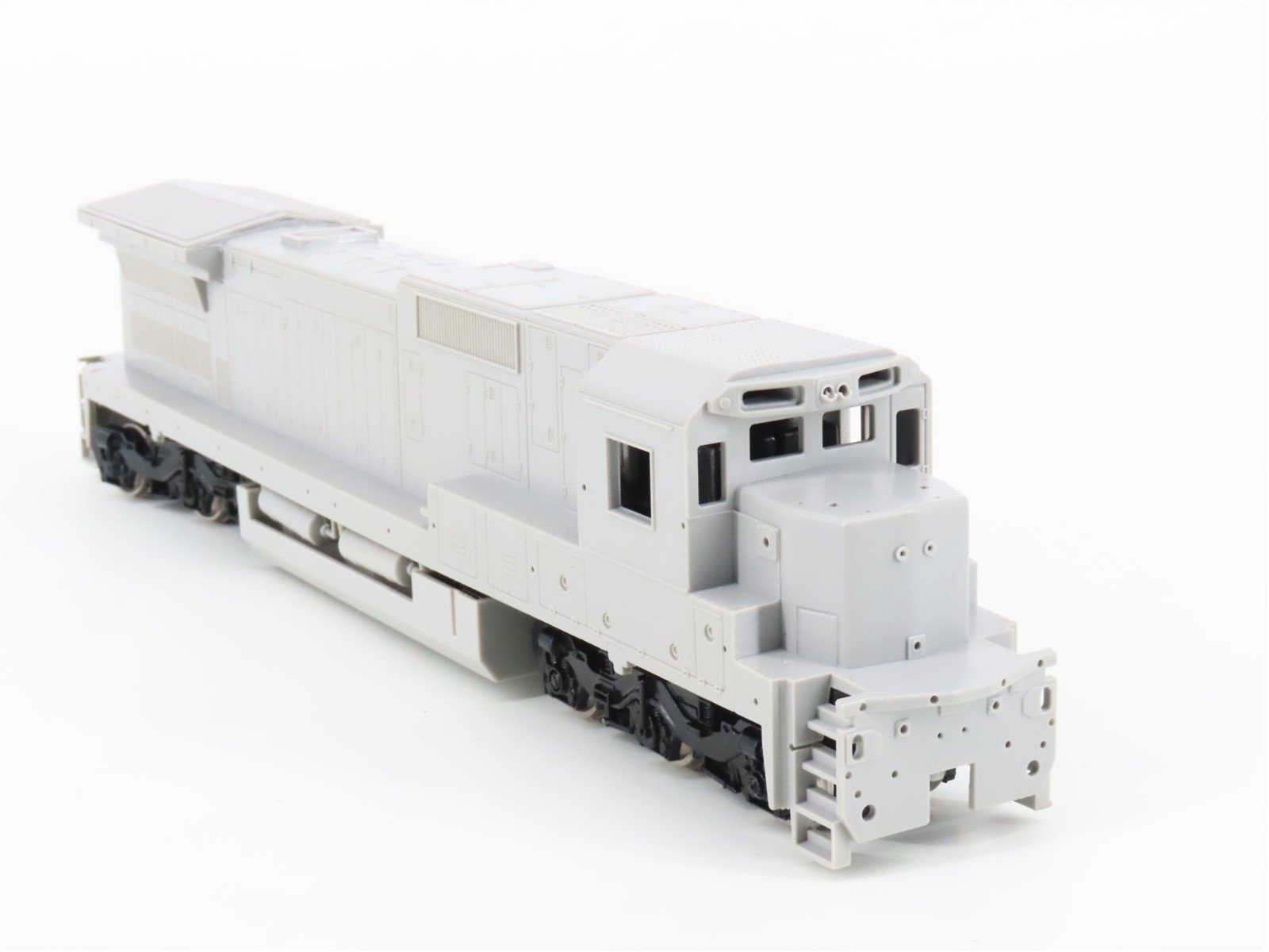 HO Scale Bachmann 85001 Undecorated Dash 8-40C Diesel Locomotive