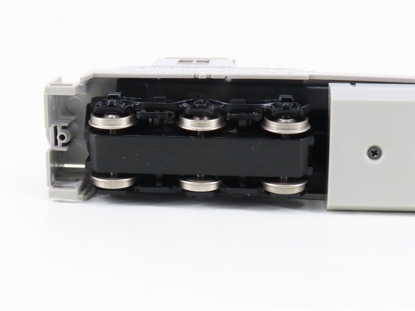 HO Scale Bachmann 85001 Undecorated Dash 8-40C Diesel Locomotive