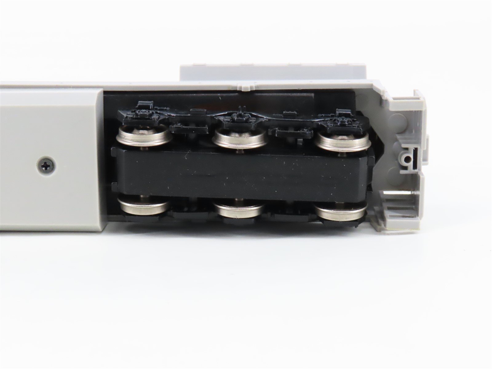 HO Scale Bachmann 85001 Undecorated Dash 8-40C Diesel Locomotive