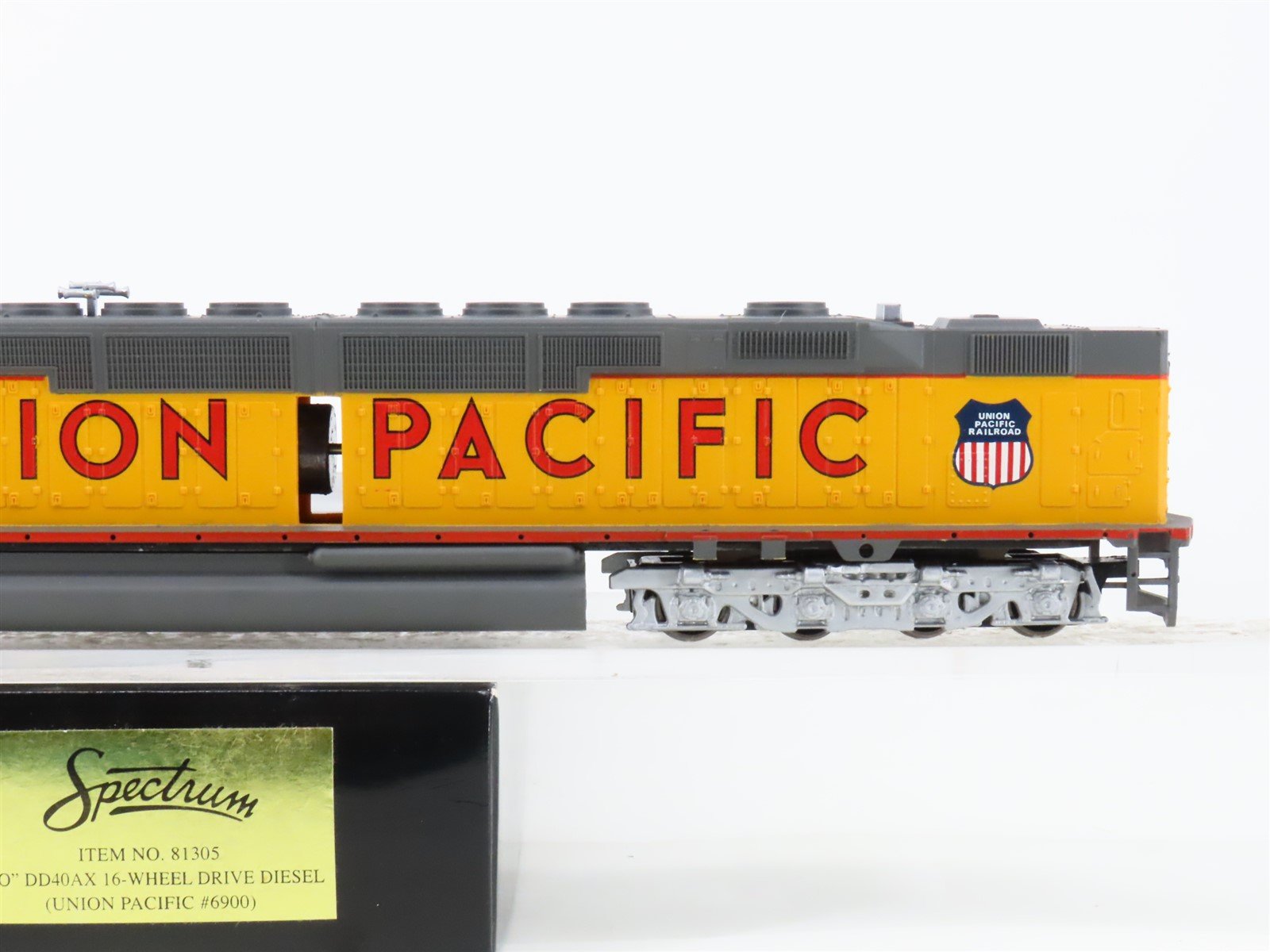 HO Scale Bachmann 81305 UP Union Pacific DD40AX Diesel Locomotive #6900