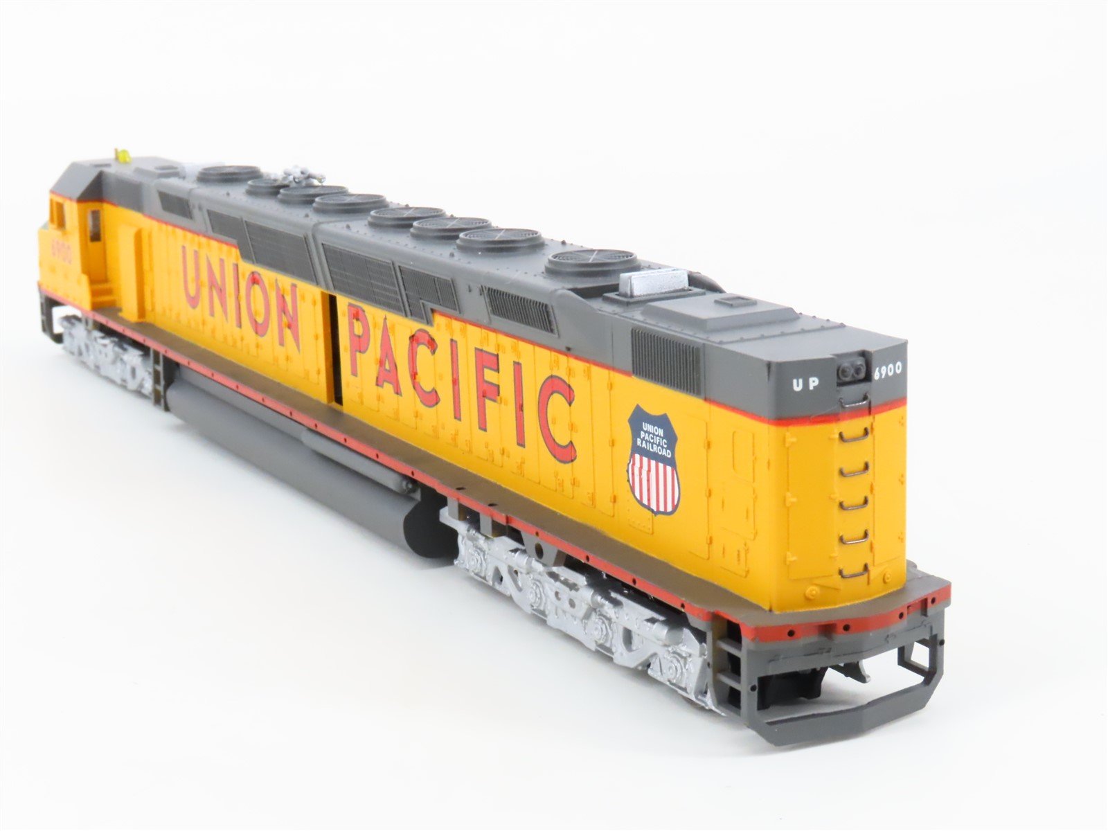 HO Scale Bachmann 81305 UP Union Pacific DD40AX Diesel Locomotive #6900