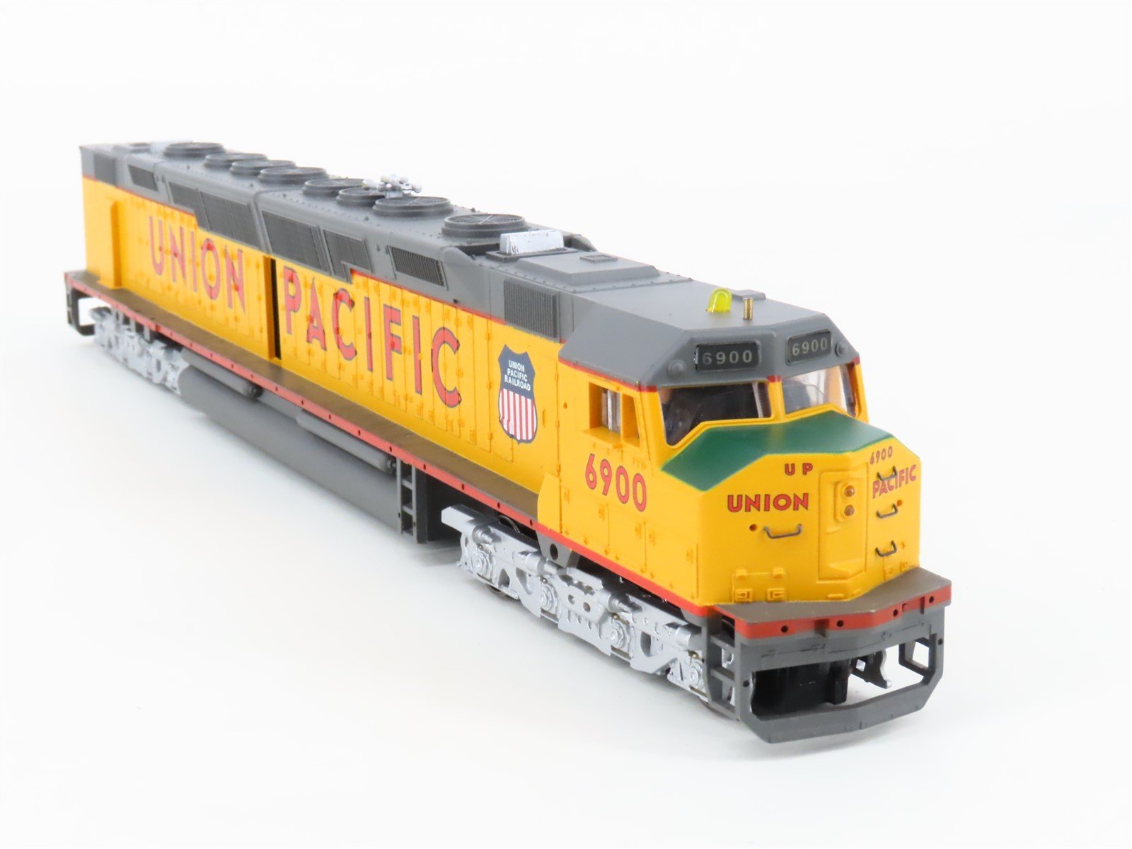 HO Scale Bachmann 81305 UP Union Pacific DD40AX Diesel Locomotive #6900