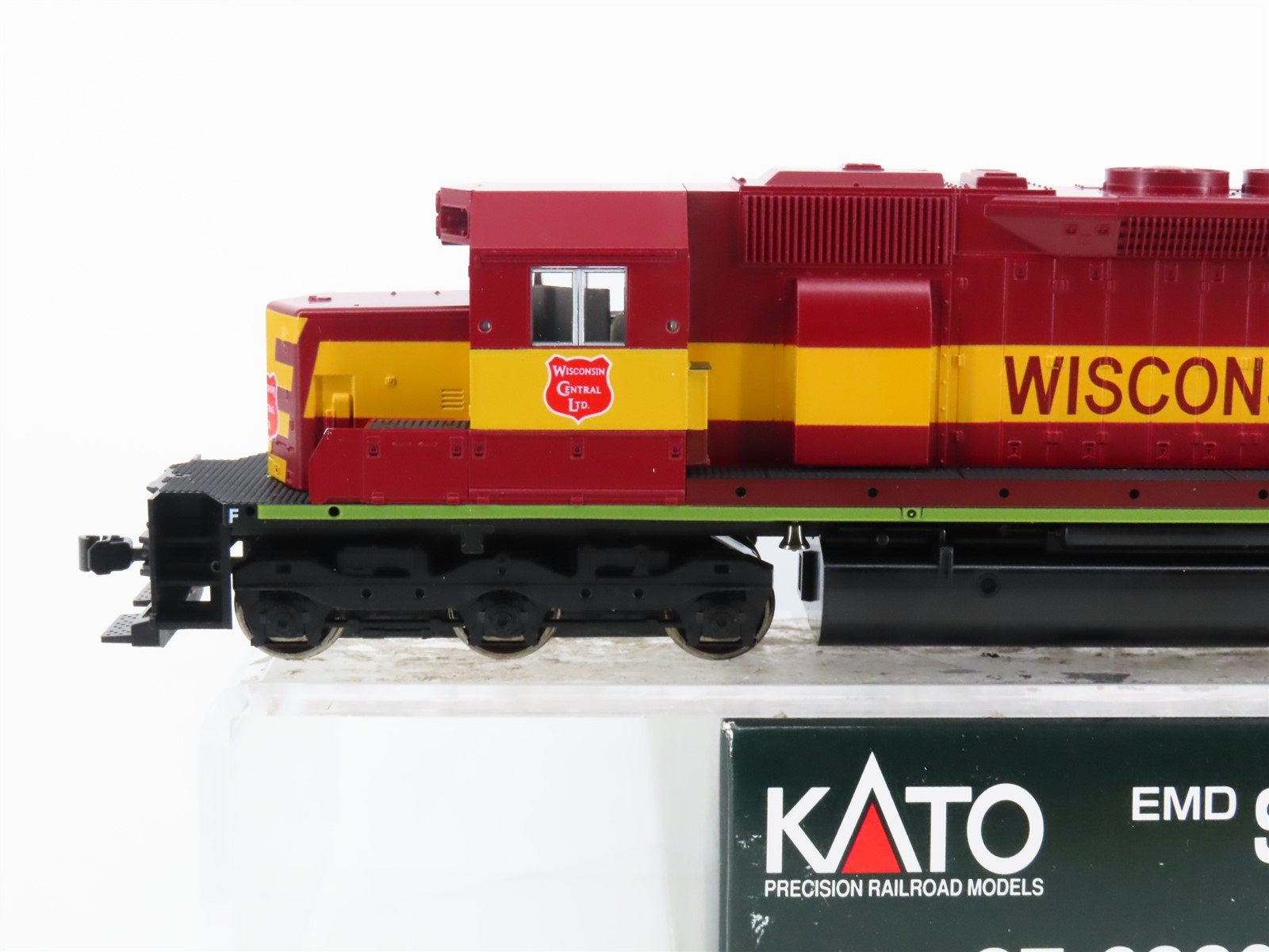 HO Scale Kato 37-6329 WC Wisconsin Central SD40 Diesel Locomotive #6001