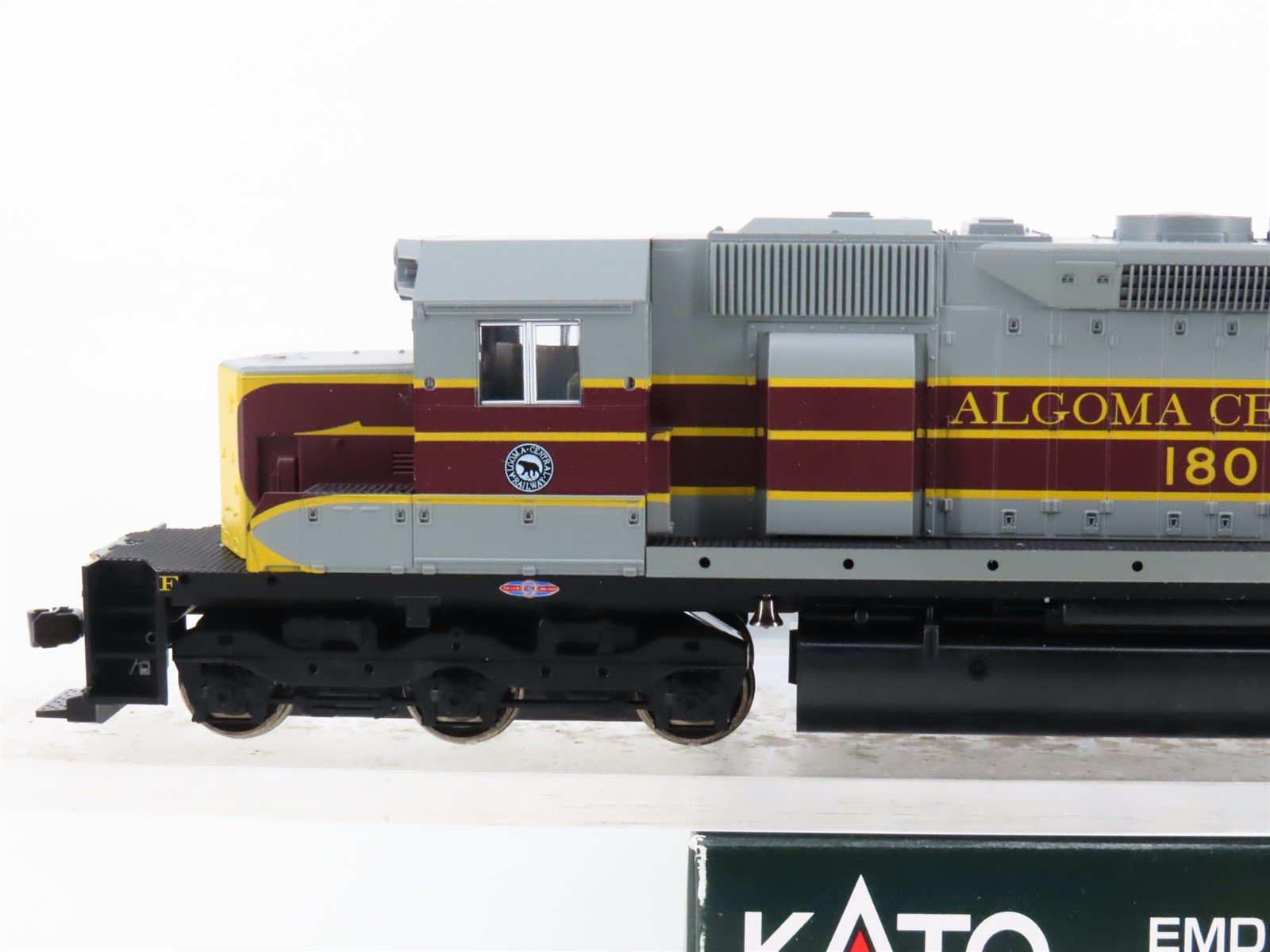 HO Scale Kato 37-6321 AC Algoma Central SD40 Diesel Locomotive #180