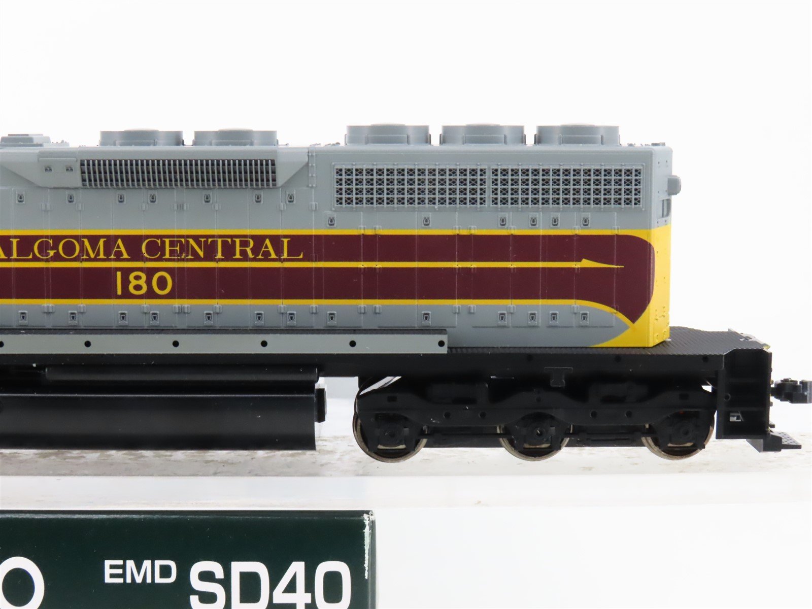 HO Scale Kato 37-6321 AC Algoma Central SD40 Diesel Locomotive #180