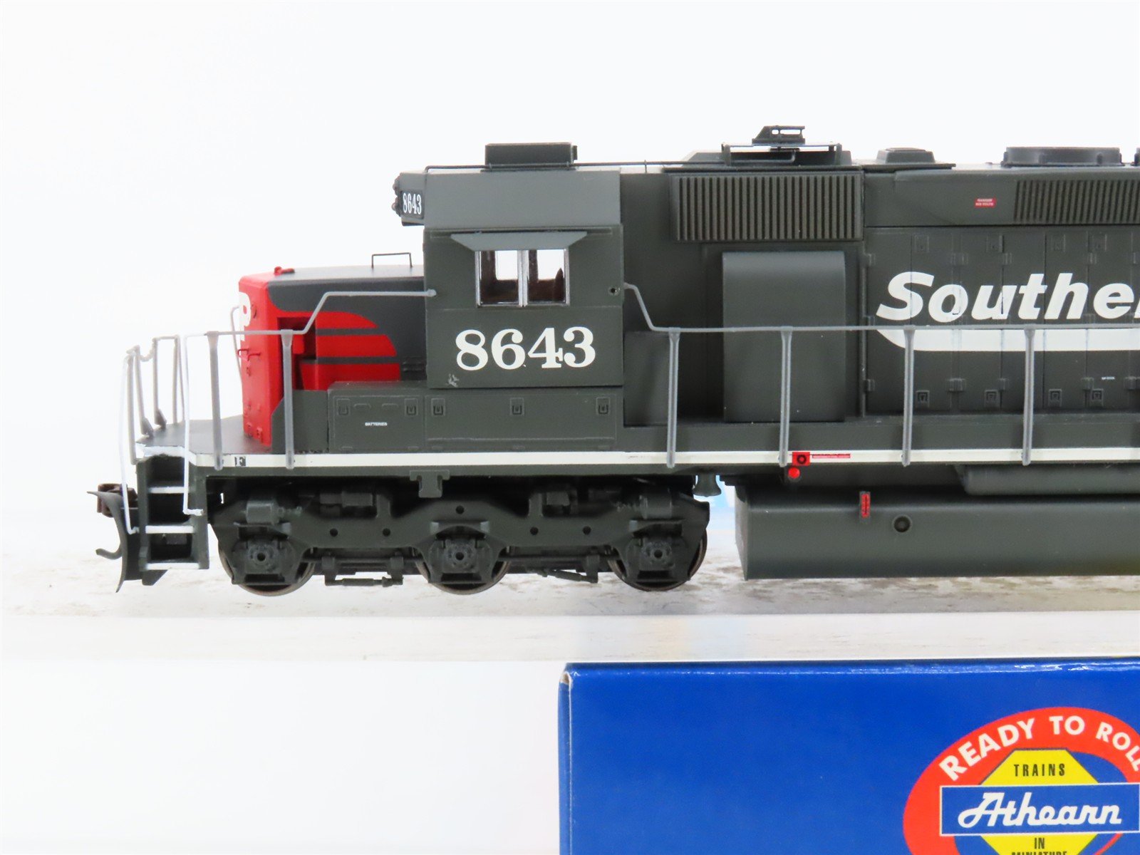 HO Scale Athearn RTR 89861 SP Southern Pacific SD40 Diesel Locomotive #8643