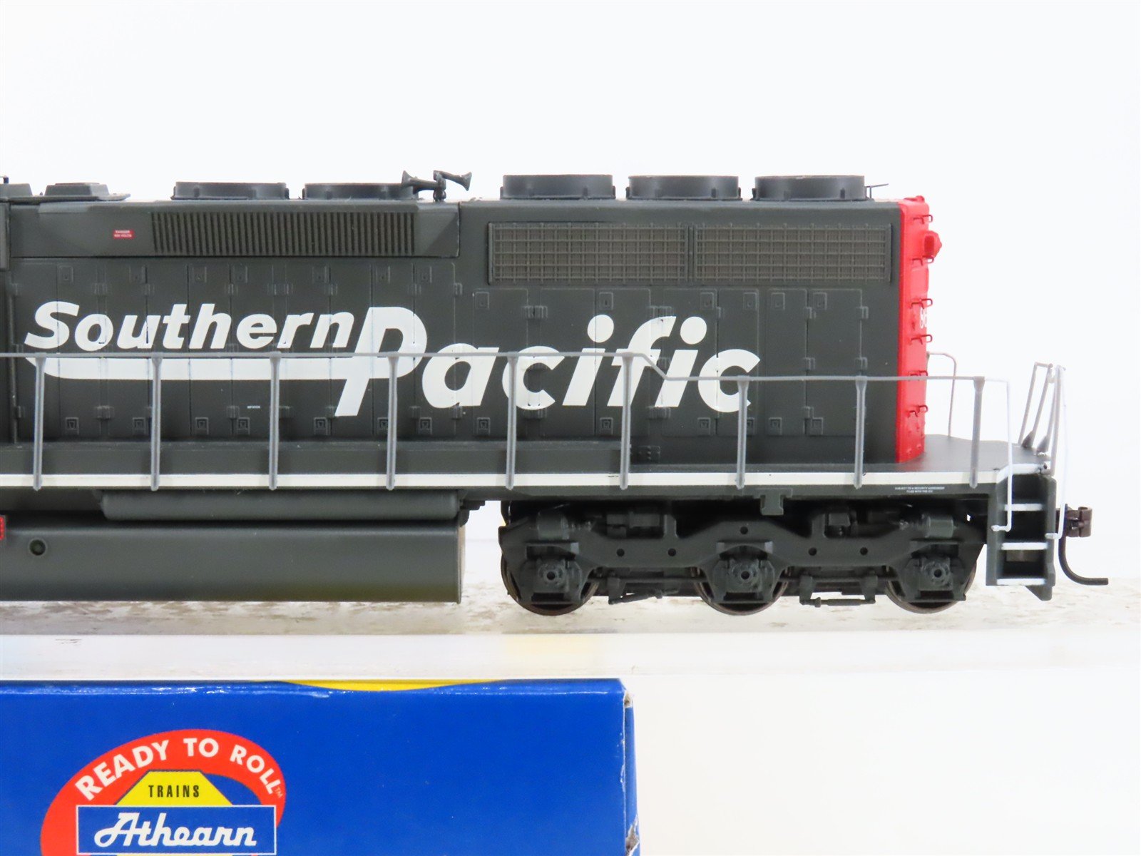HO Scale Athearn RTR 89861 SP Southern Pacific SD40 Diesel Locomotive #8643