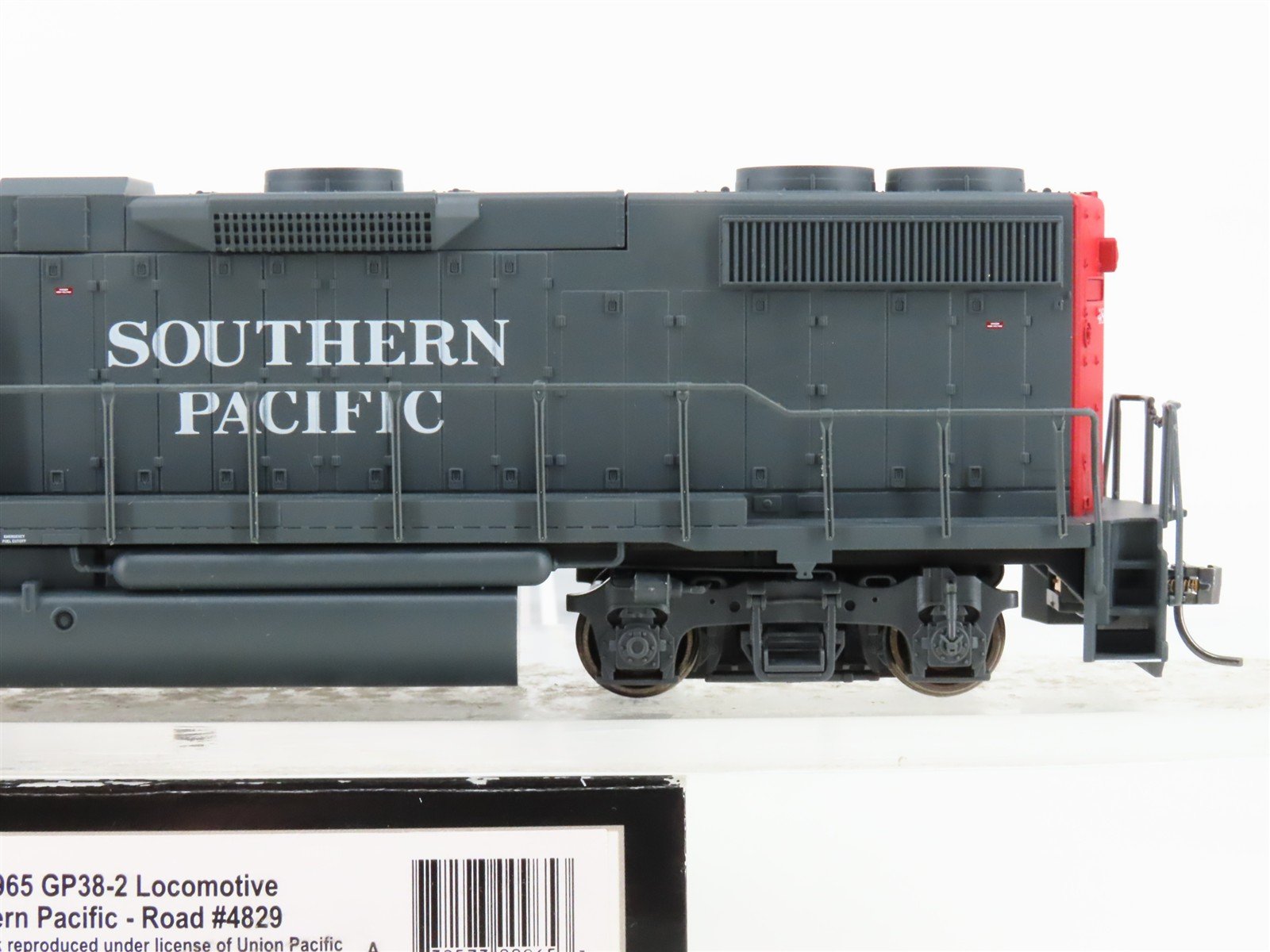 HO Scale Atlas Trainman 965 SP Southern Pacific GP38-2 Diesel Locomotive #4829