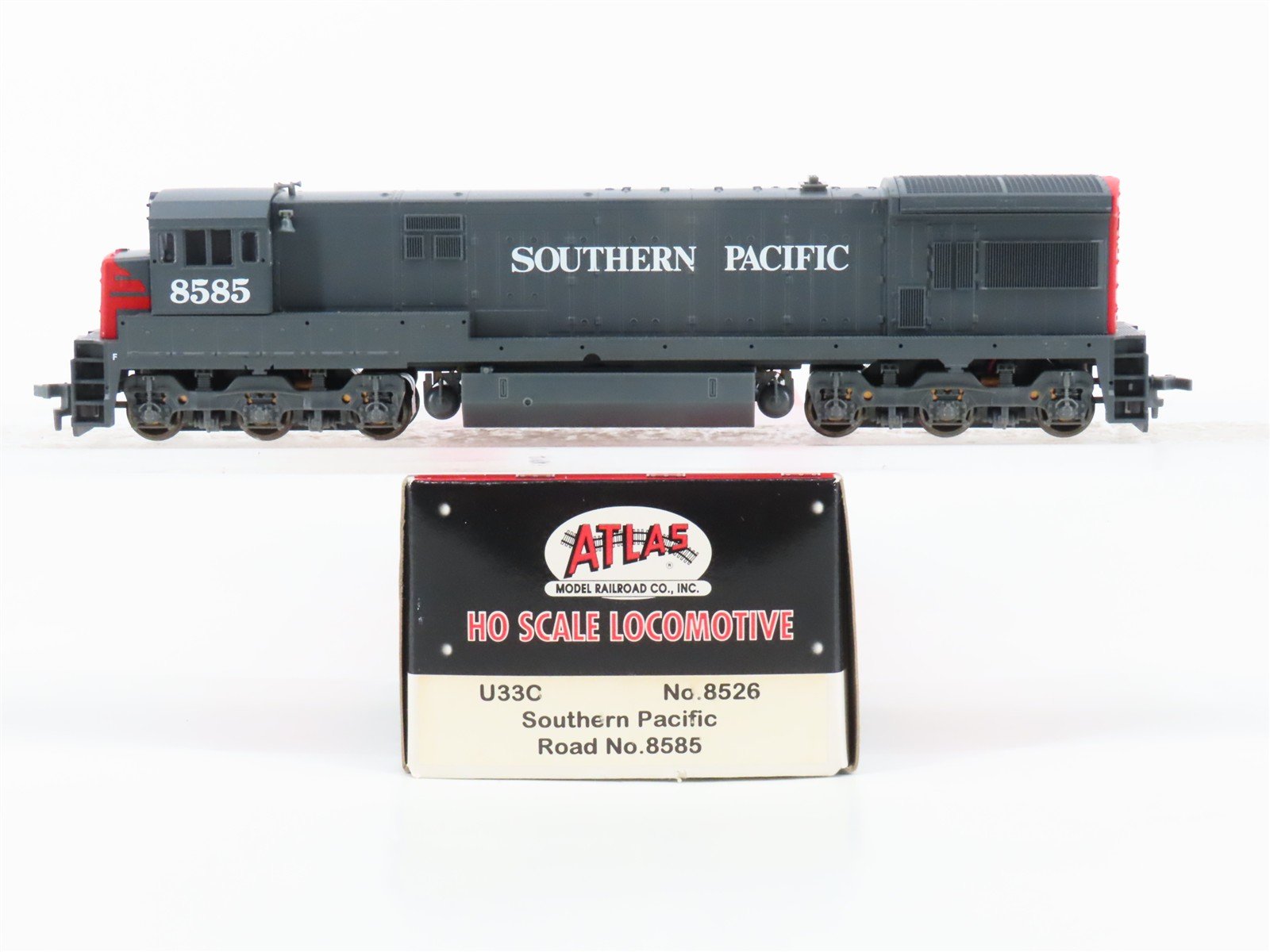 HO Scale Atlas 8526 SP Southern Pacific U33C Diesel Locomotive #8585