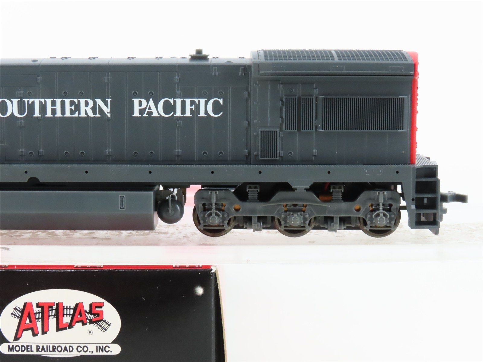 HO Scale Atlas 8526 SP Southern Pacific U33C Diesel Locomotive #8585