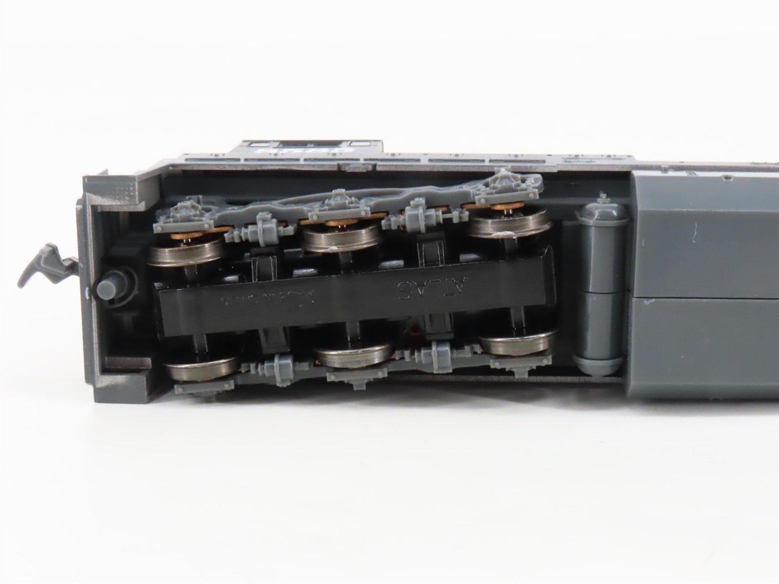 HO Scale Atlas 8526 SP Southern Pacific U33C Diesel Locomotive #8585