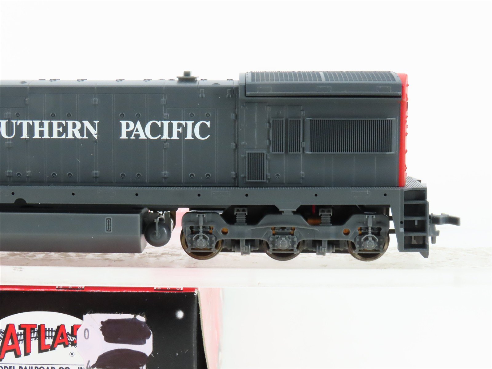 HO Scale Atlas 8528 SP Southern Pacific U33C Diesel Locomotive #8663