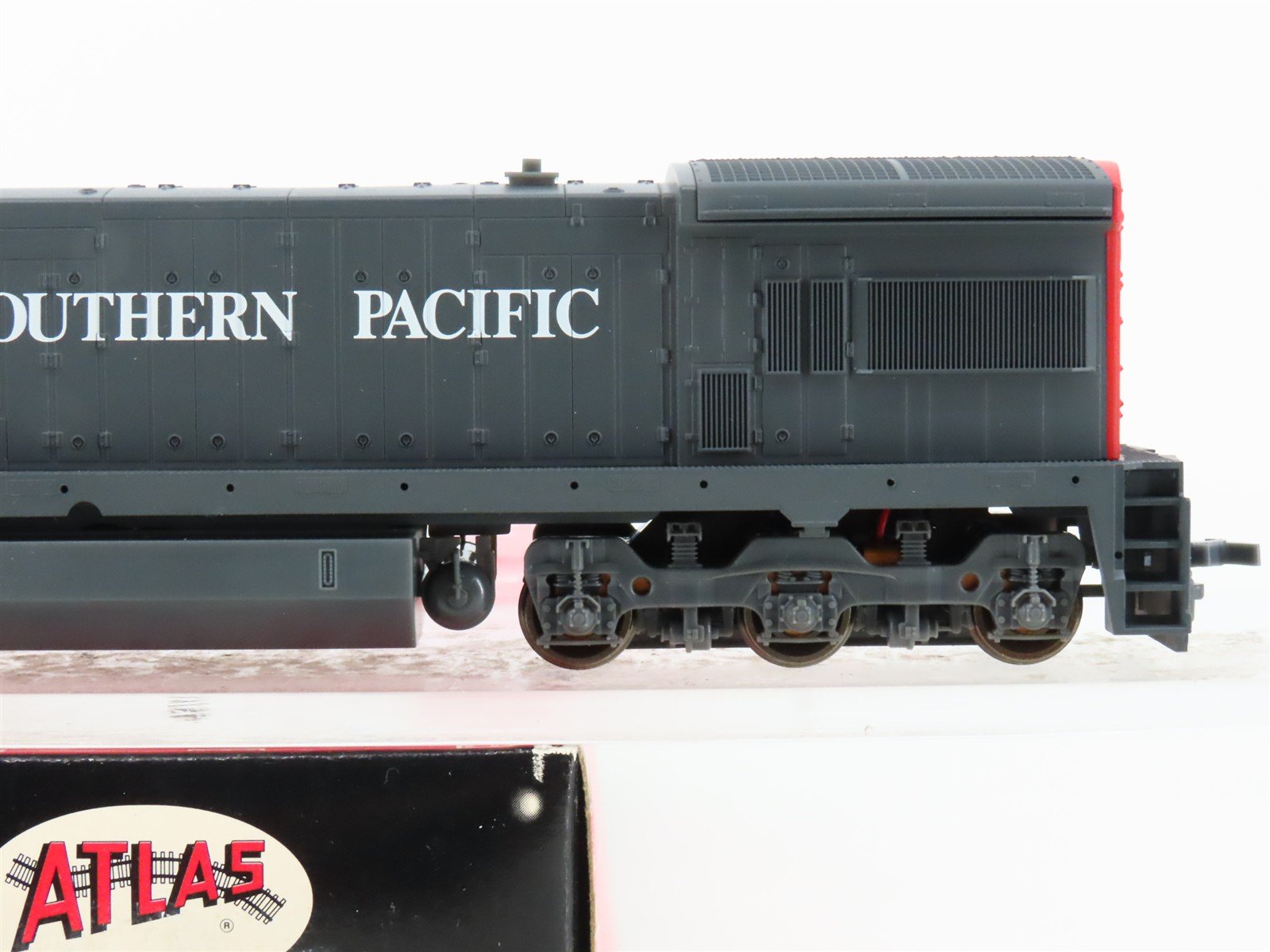 HO Scale Atlas 8556 SP Southern Pacific U33C Diesel Locomotive #8631