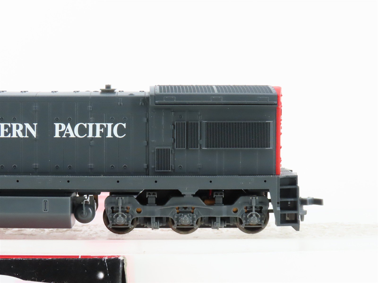 HO Scale Atlas 8527 SP Southern Pacific U33C Diesel Locomotive #8641