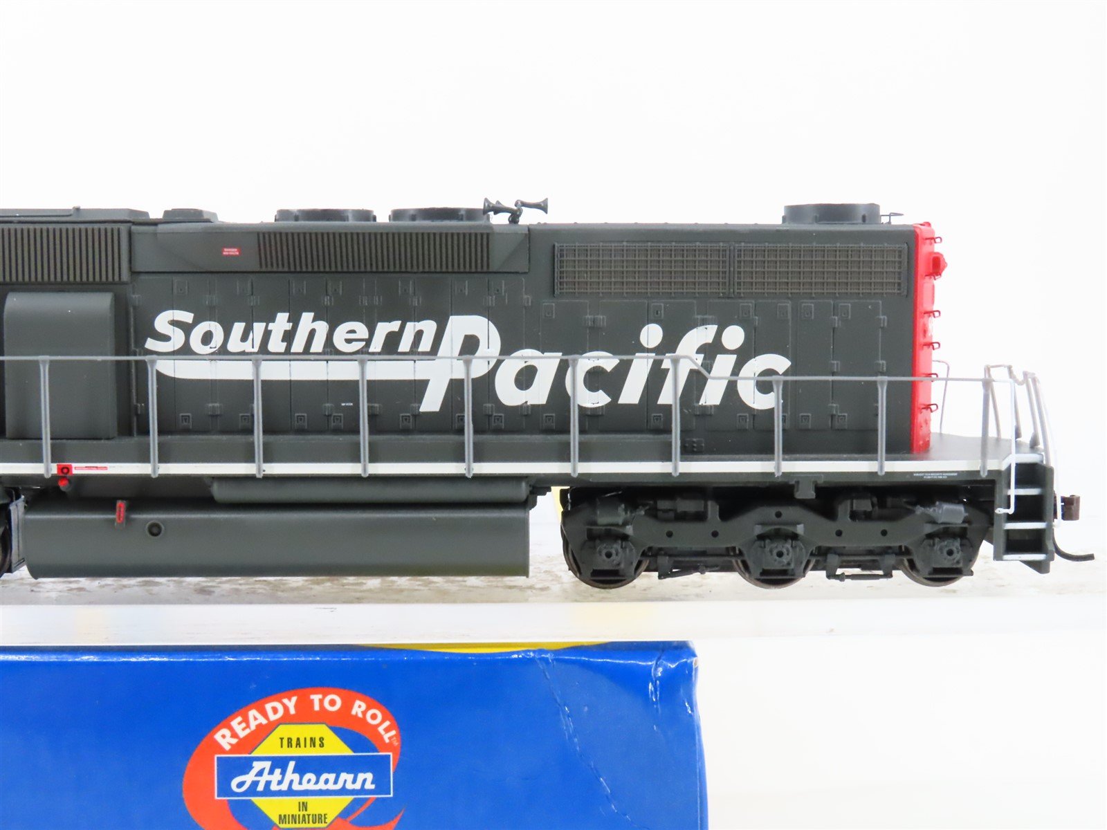 HO Scale Athearn RTR 89860 SP Southern Pacific SD40 Diesel Locomotive #8628
