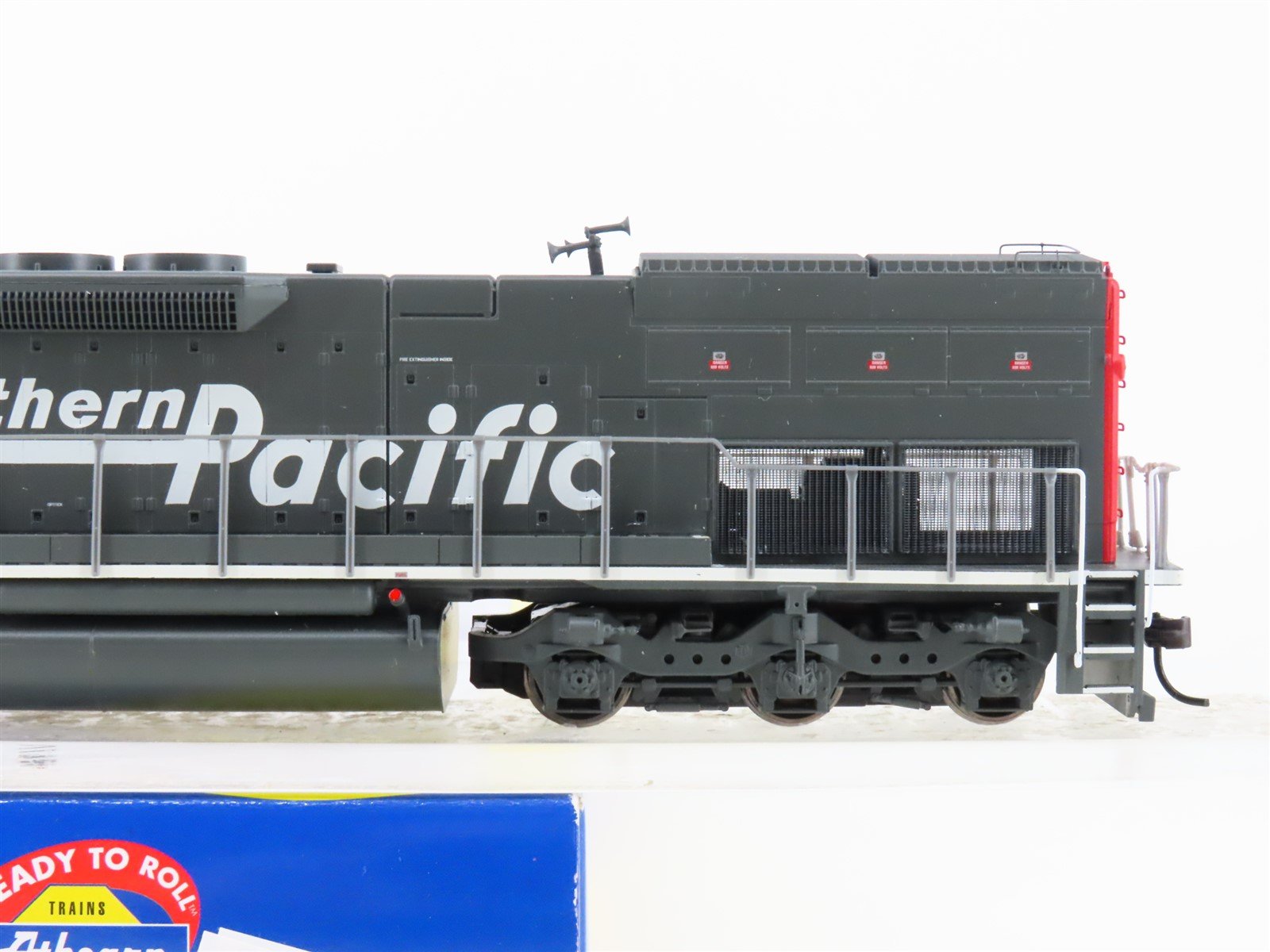 HO Scale Athearn RTR 91629 SP Southern Pacific SD45T-2 Diesel Locomotive #9330