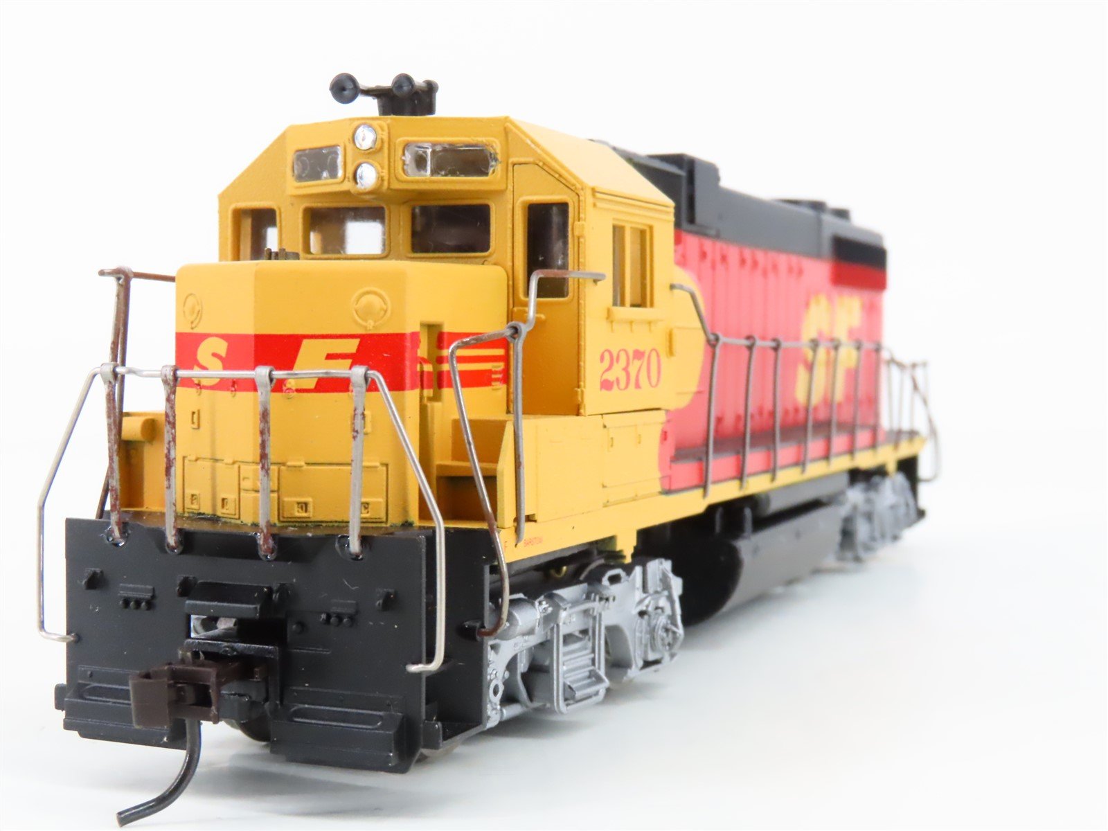 HO Scale Athearn 4620 ATSF Santa Fe GP38-2 Diesel Locomotive #2370