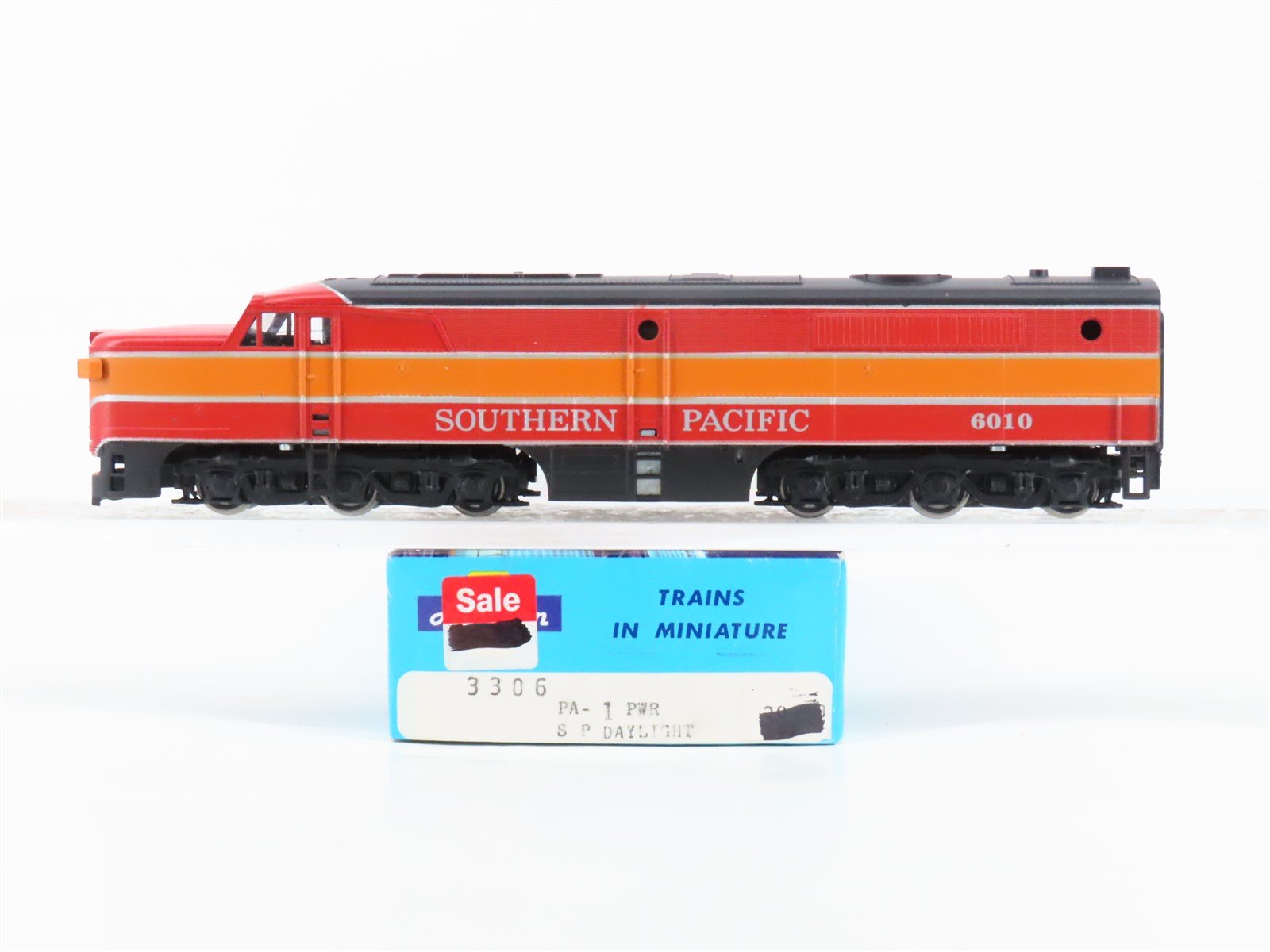 HO Scale Athearn 3306 SP Southern Pacific Daylight PA-1 Diesel Locomotive #6010