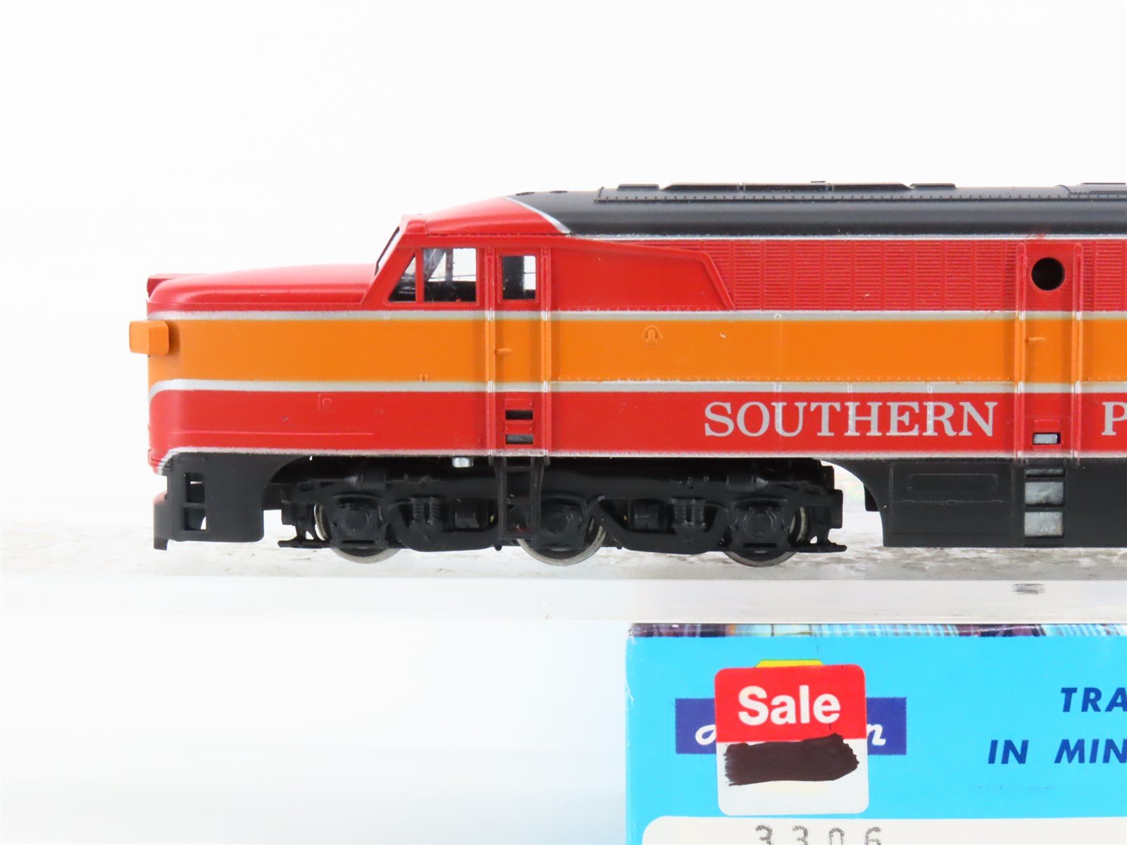 HO Scale Athearn 3306 SP Southern Pacific Daylight PA-1 Diesel Locomotive #6010