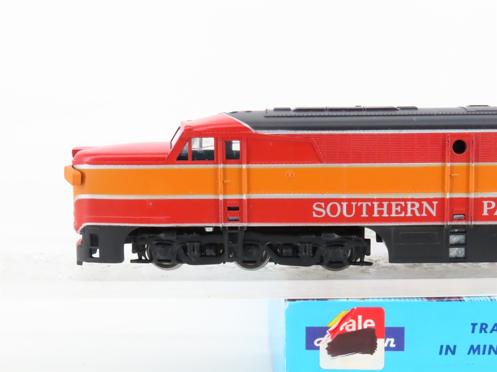 HO Scale Athearn 3306 SP Southern Pacific Daylight PA-1 Diesel Locomotive #6010