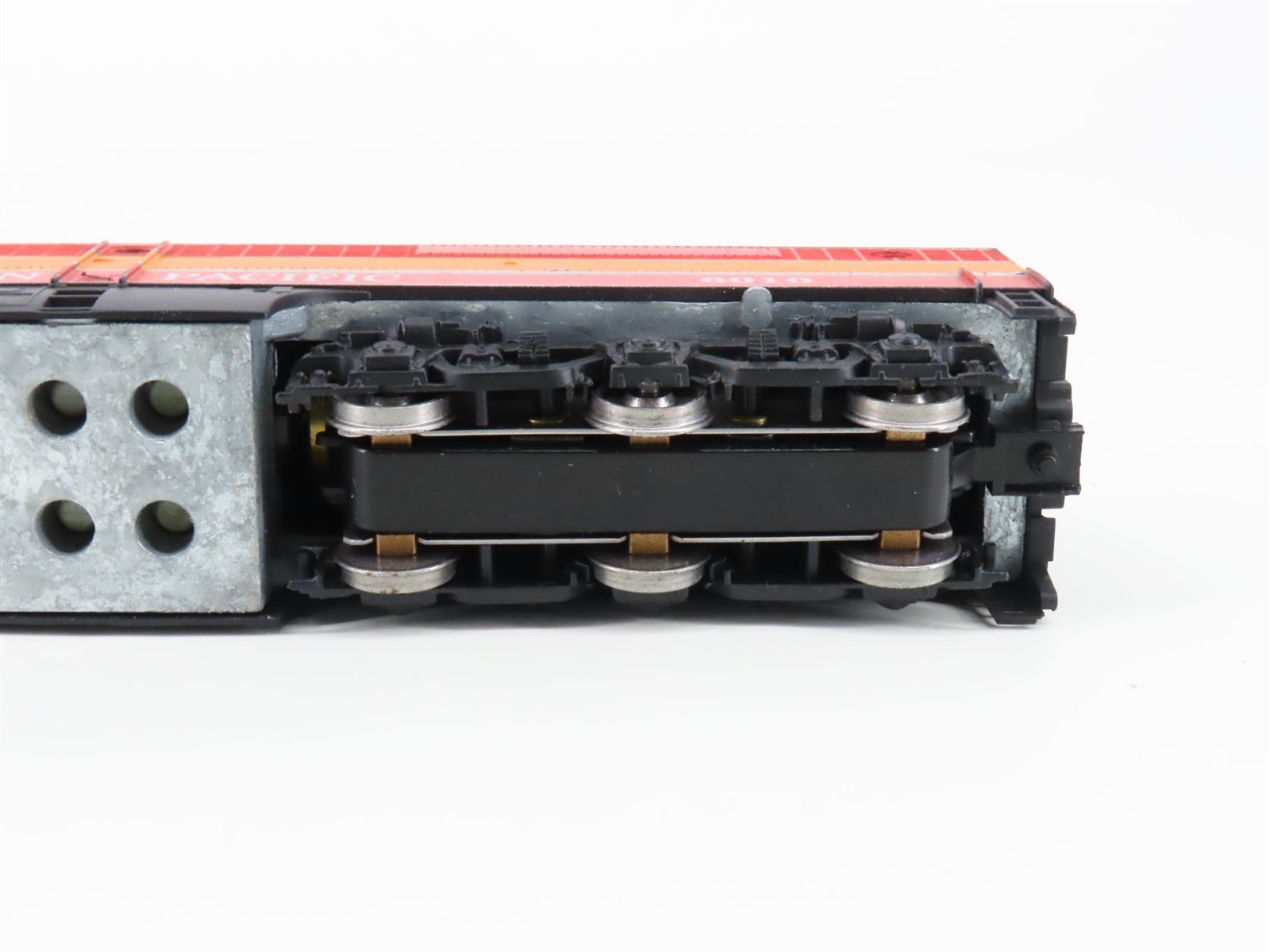 HO Scale Athearn 3306 SP Southern Pacific Daylight PA-1 Diesel Locomotive #6010