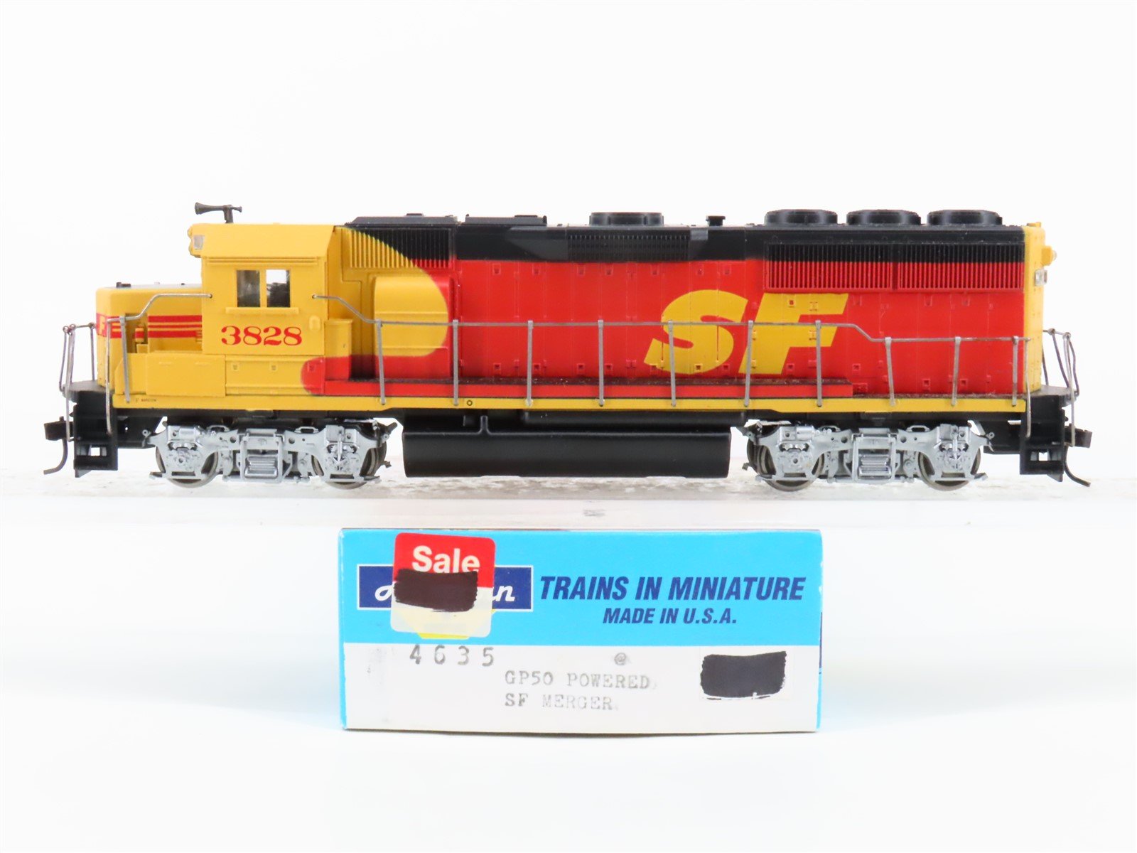 HO Scale Athearn 4635 ATSF Santa Fe Merger GP50 Diesel Locomotive #3828