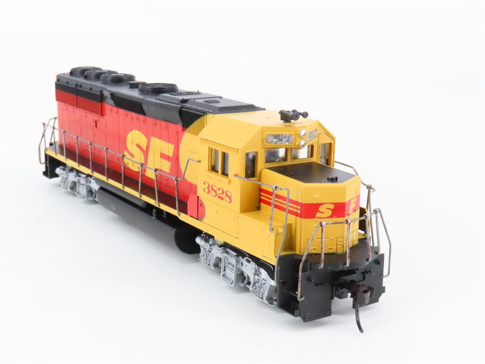 HO Scale Athearn 4635 ATSF Santa Fe Merger GP50 Diesel Locomotive #3828