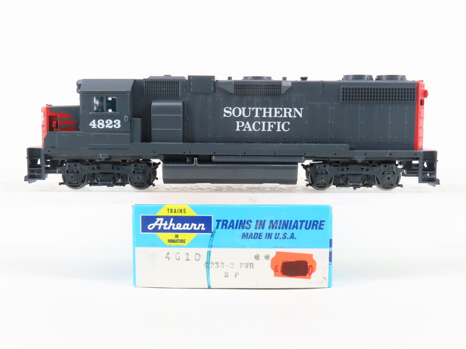 HO Scale Athearn 4610 SP Southern Pacific GP38-2 Diesel Locomotive #4823