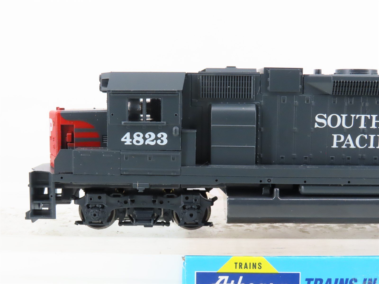 HO Scale Athearn 4610 SP Southern Pacific GP38-2 Diesel Locomotive #4823