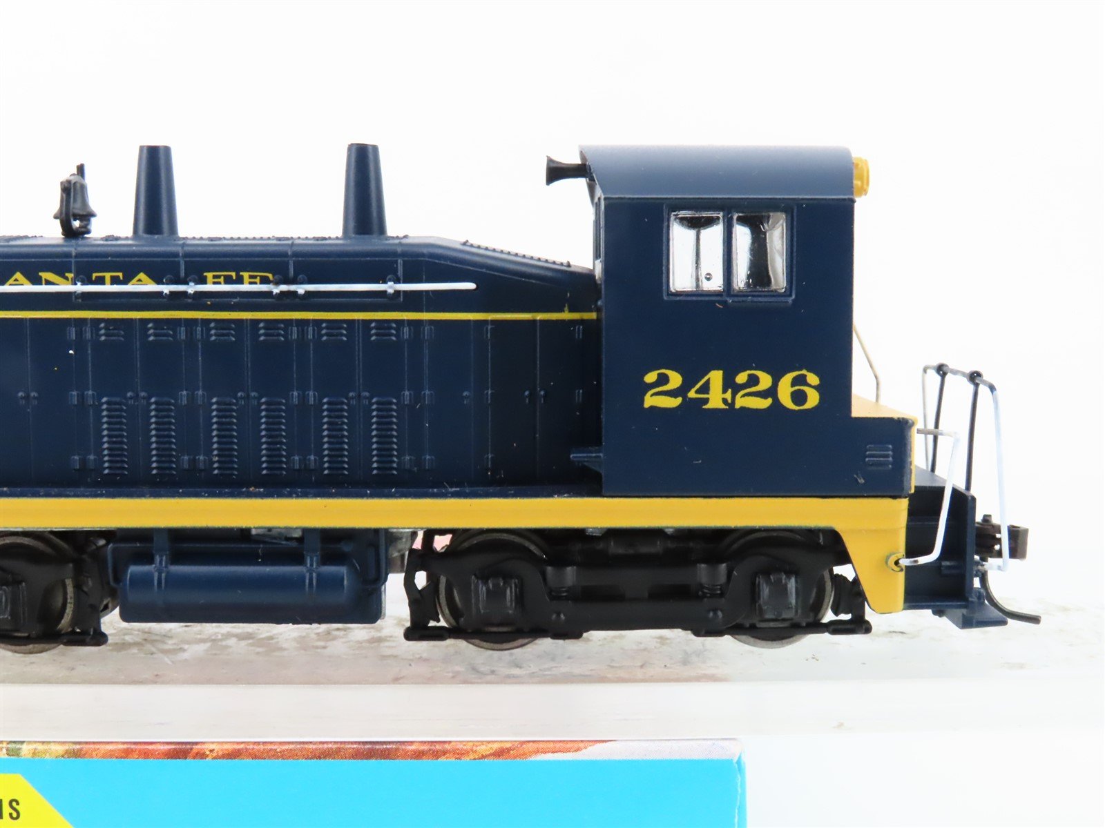HO Scale Athearn 4005 ATSF Santa Fe SW7 Diesel Locomotive #2426