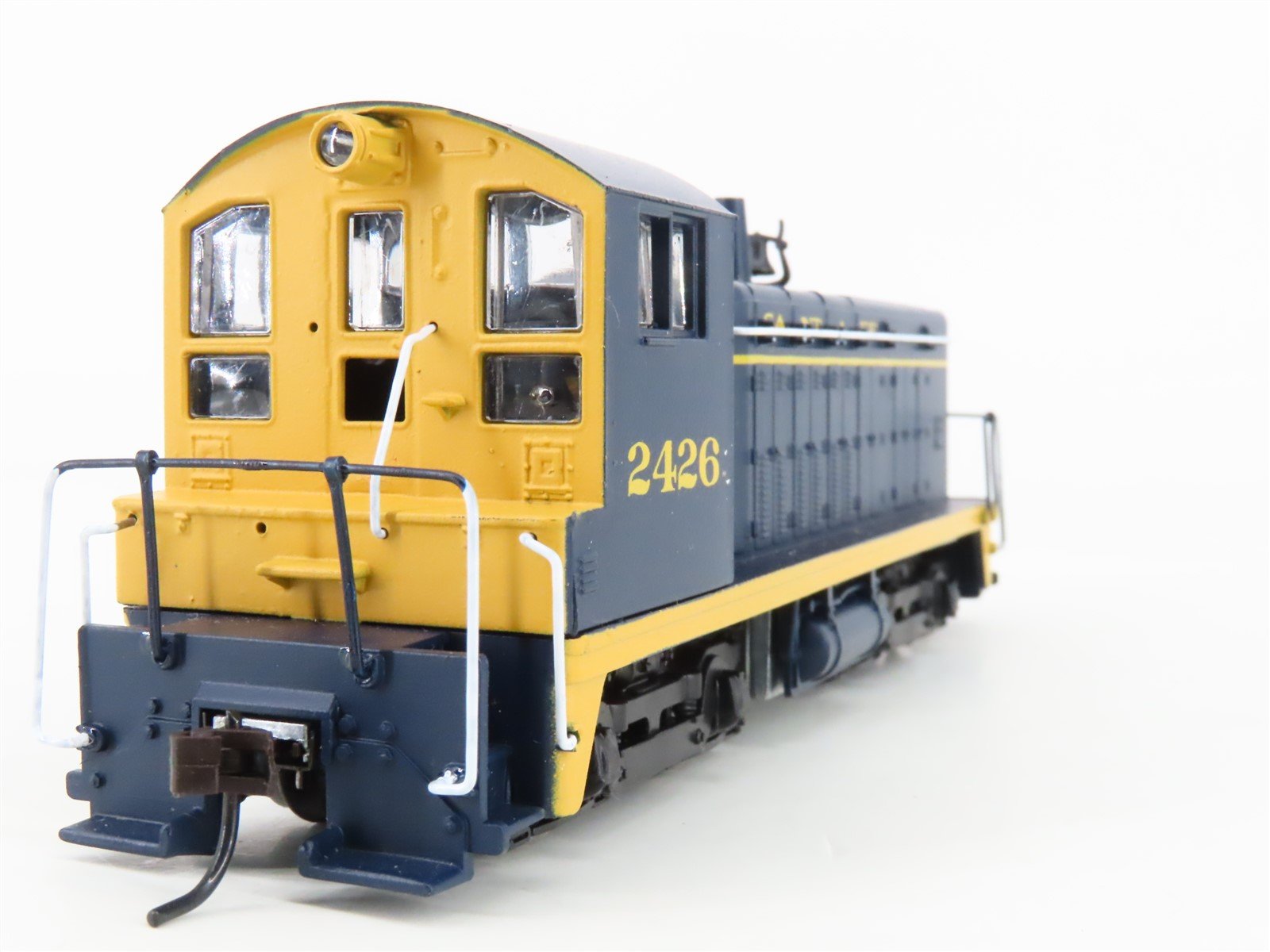 HO Scale Athearn 4005 ATSF Santa Fe SW7 Diesel Locomotive #2426