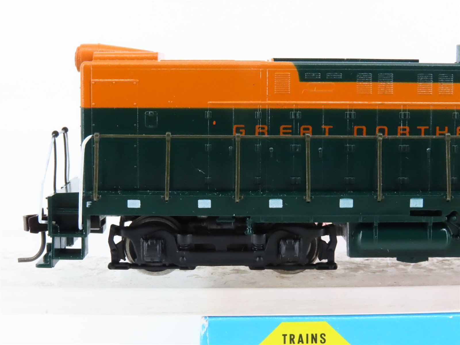HO Scale Athearn 3704 GN Great Northern S-12 Diesel Locomotive #25