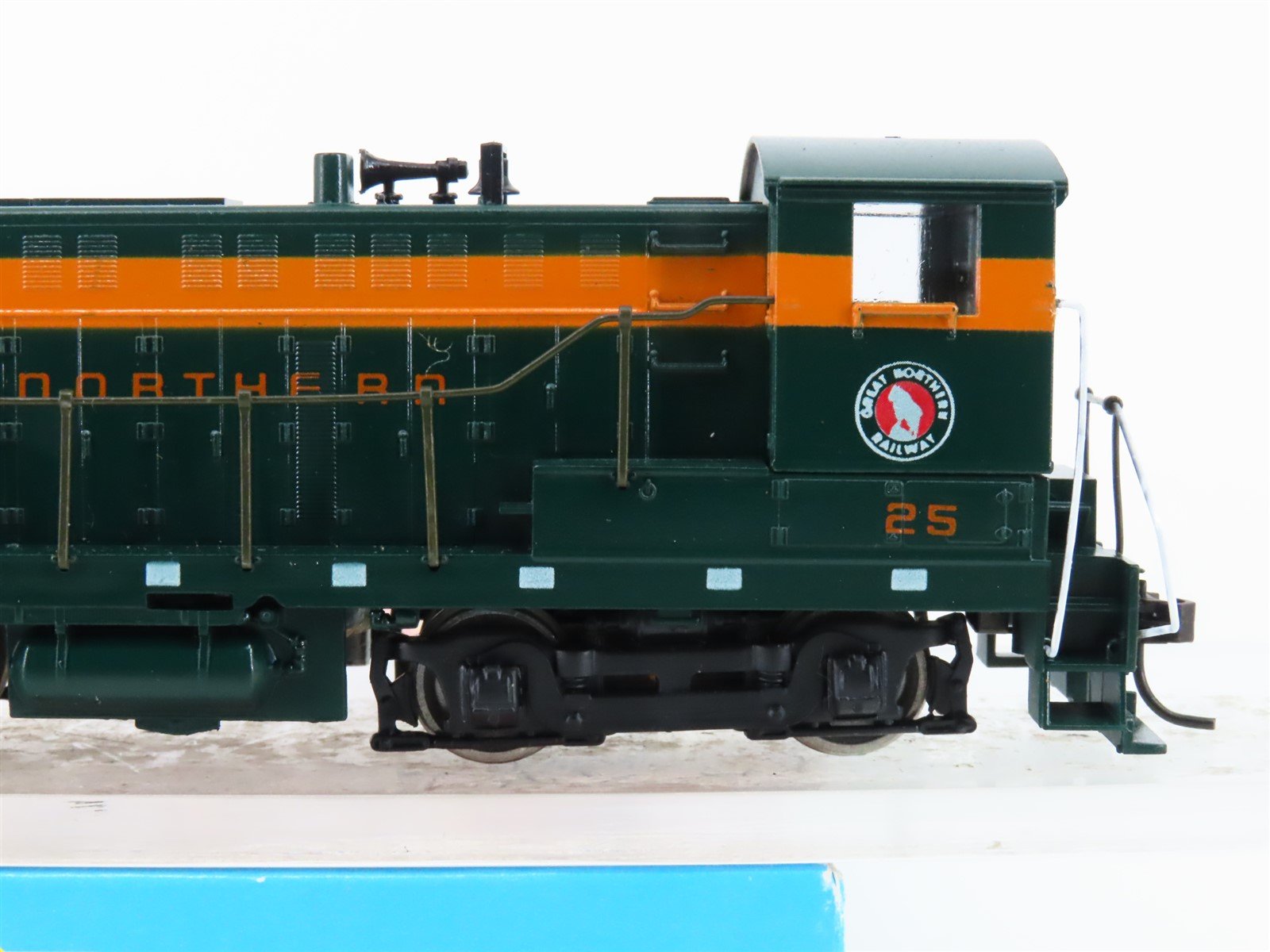 HO Scale Athearn 3704 GN Great Northern S-12 Diesel Locomotive #25