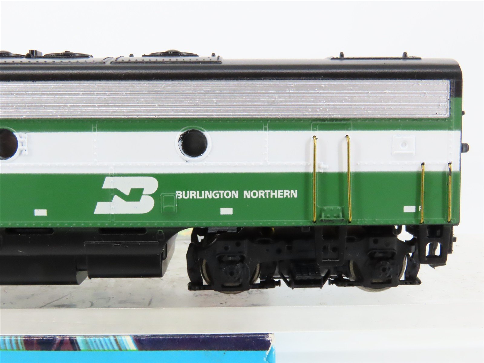 HO Scale Athearn 3212 BN Burlington Northern EMD F7B Diesel Locomotive #9735