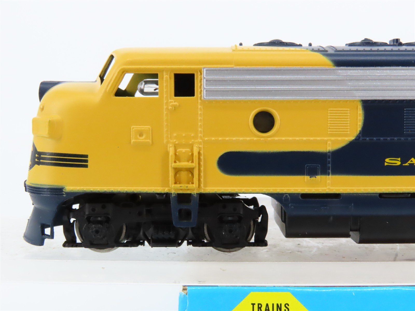 HO Scale Athearn 3203 ATSF Santa Fe EMD F7A Diesel Locomotive #285C