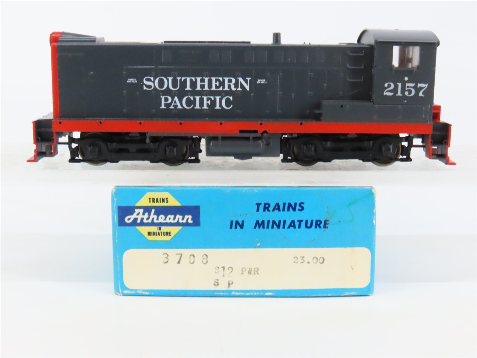 HO Scale Athearn 3708 SP Southern Pacific ALCO S12 Diesel Switcher #2157