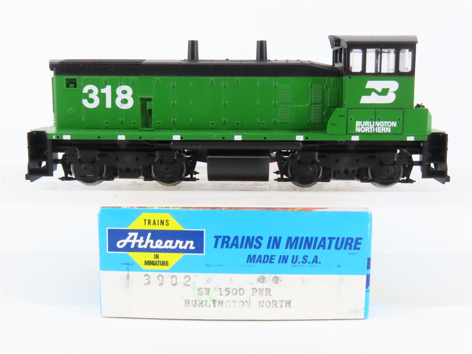 HO Scale Athearn 3902 BN Burlington Northern EMD SW1500 Diesel Switcher #318