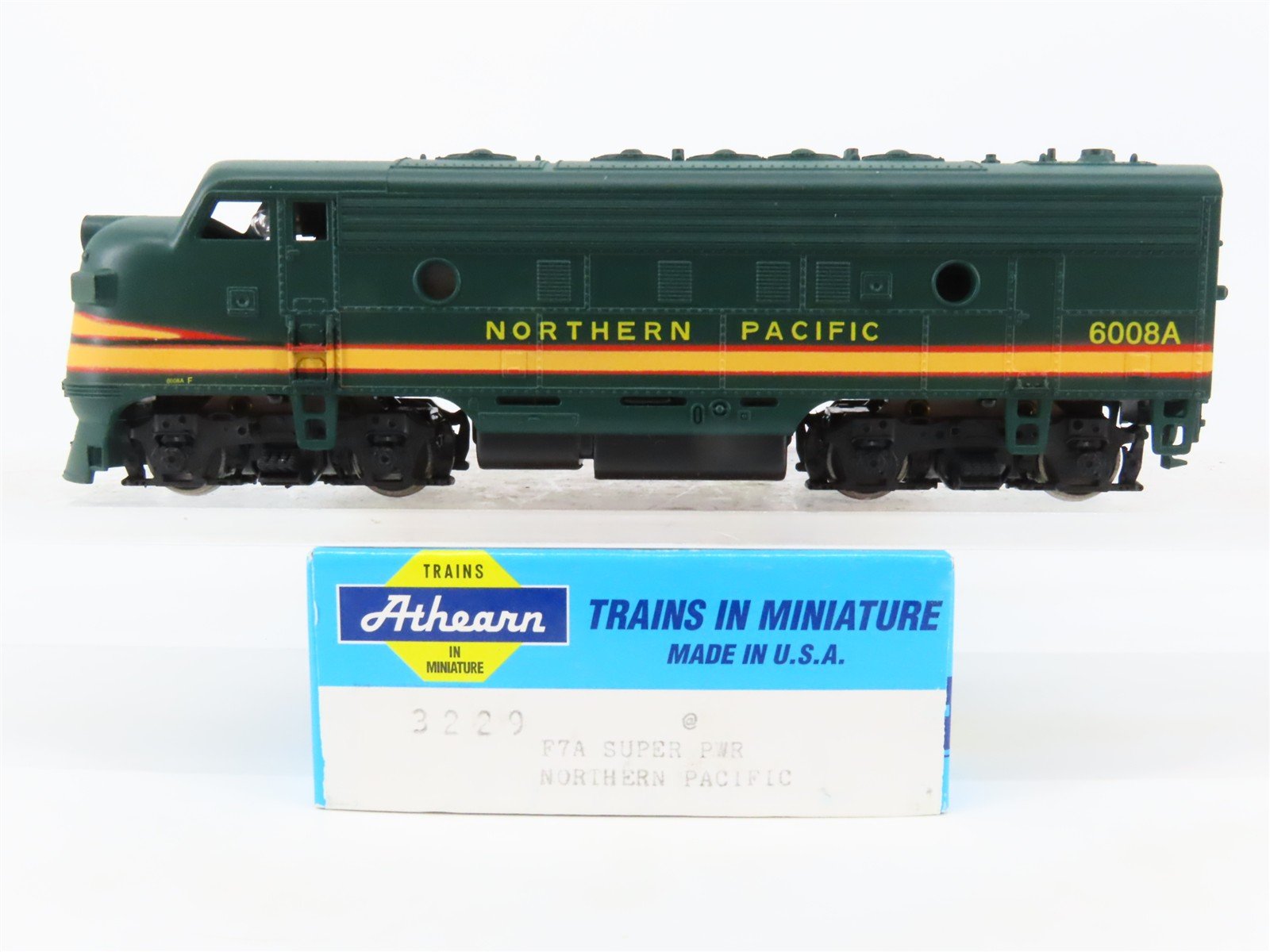 HO Scale Athearn 3229 NP Northern Pacific EMD F7A Diesel Locomotive #6008A
