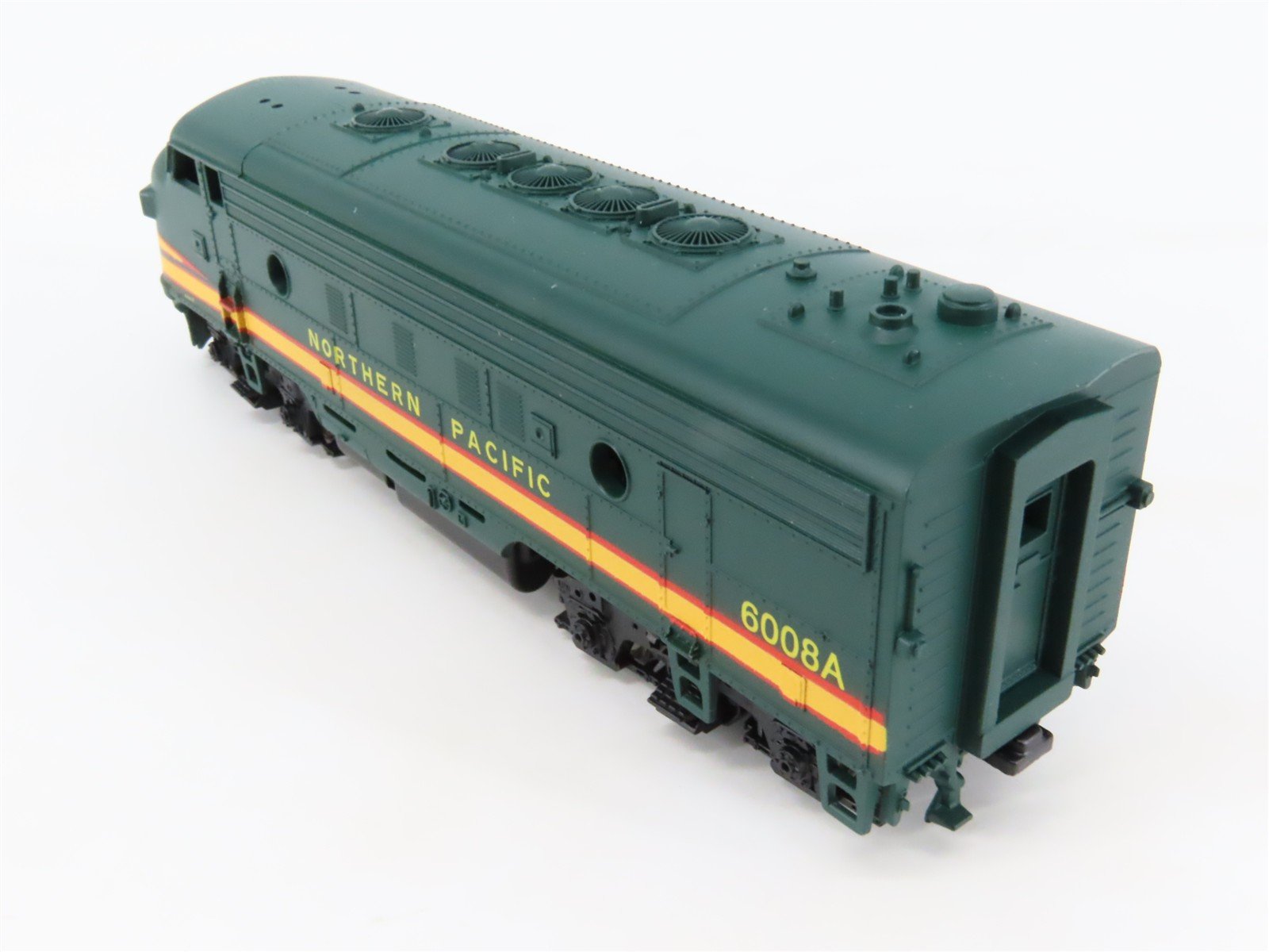 HO Scale Athearn 3229 NP Northern Pacific EMD F7A Diesel Locomotive #6008A