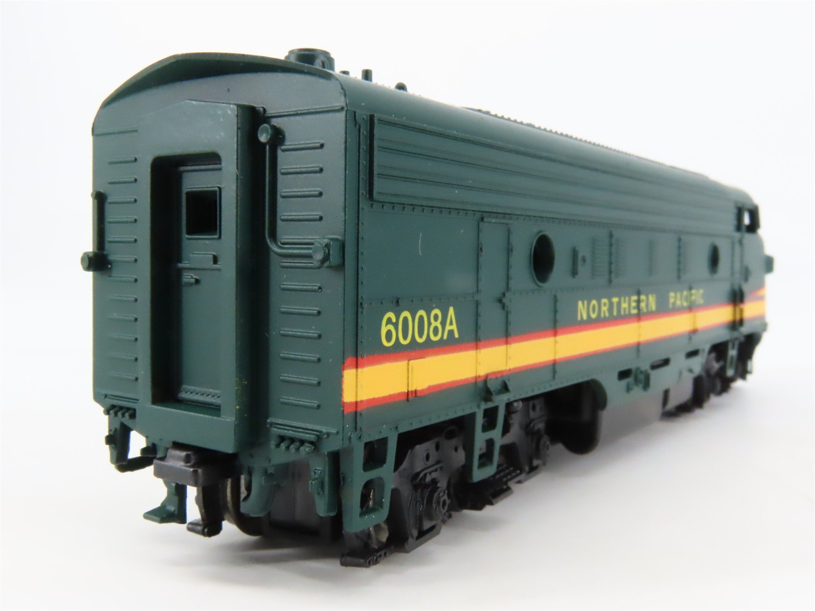HO Scale Athearn 3229 NP Northern Pacific EMD F7A Diesel Locomotive #6008A
