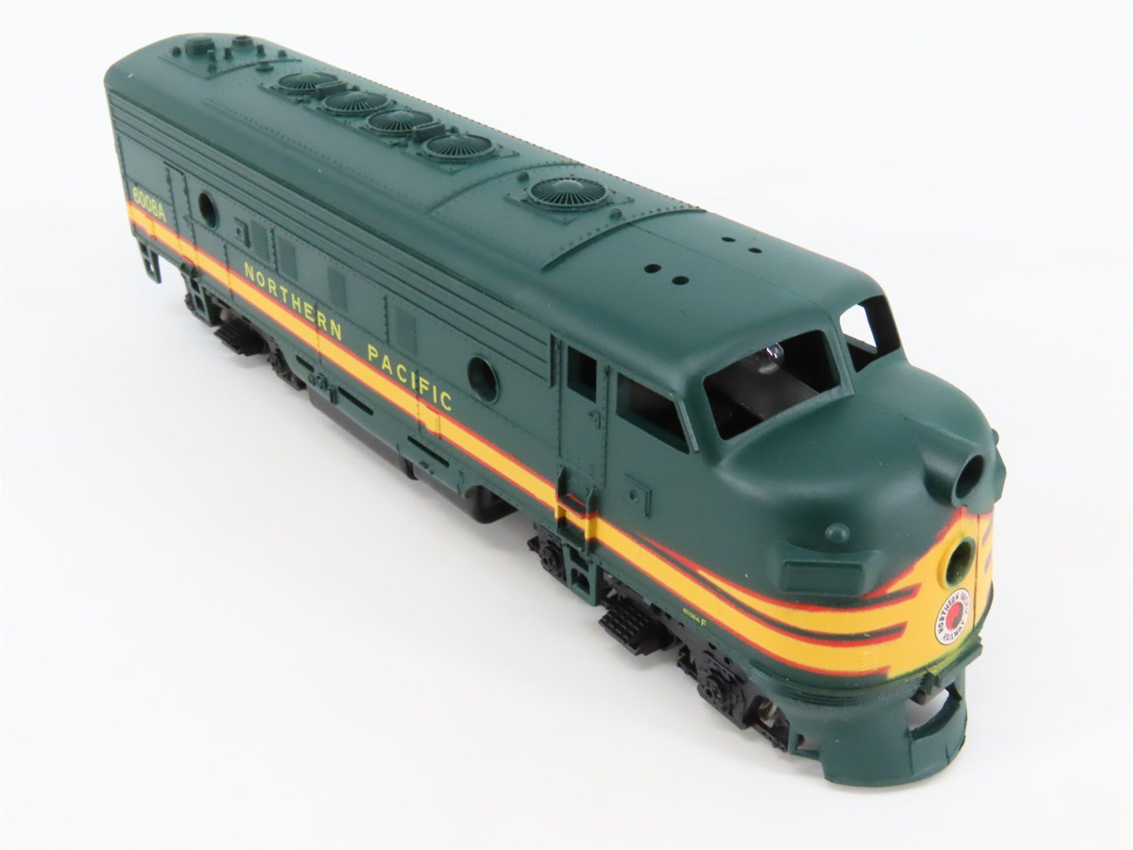 HO Scale Athearn 3229 NP Northern Pacific EMD F7A Diesel Locomotive #6008A
