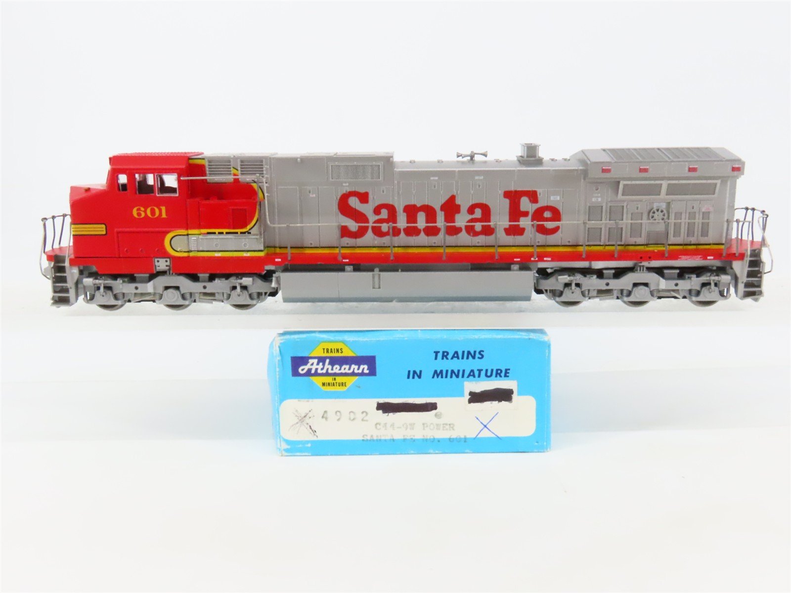 HO Scale Athearn 4902 ATSF Santa Fe "Warbonnet" GE C44-9W Diesel #601