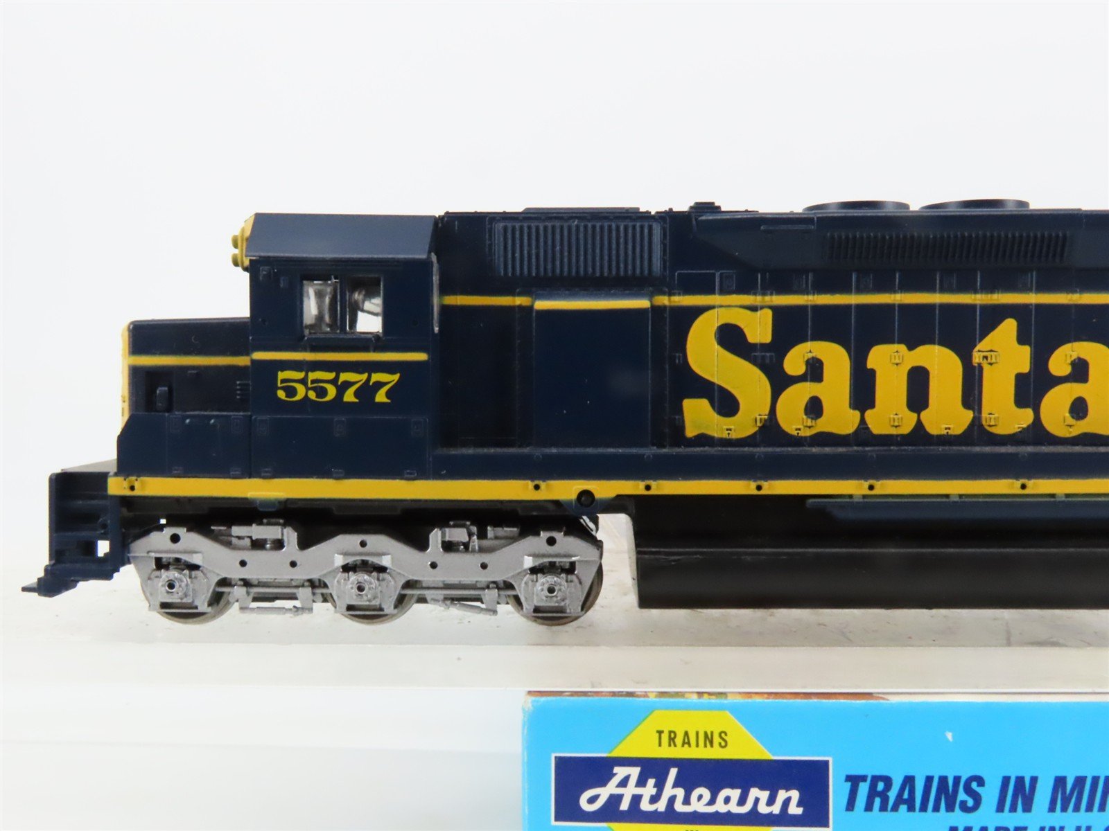 HO Scale Athearn 4165 ATSF Santa Fe EMD SD45 Diesel Locomotive #5577
