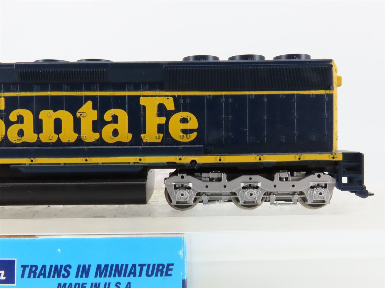 HO Scale Athearn 4165 ATSF Santa Fe EMD SD45 Diesel Locomotive #5577