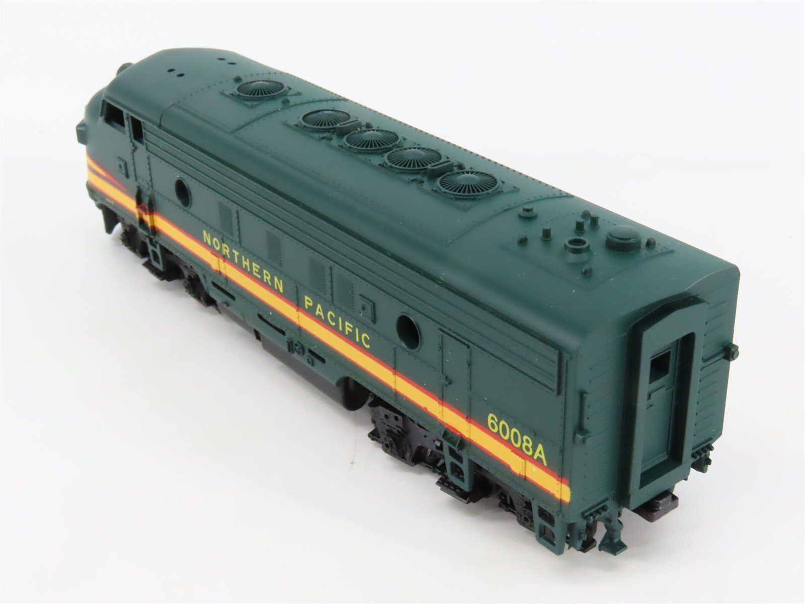 HO Scale Athearn 3229 NP Northern Pacific EMD F7A Diesel Locomotive #6008A
