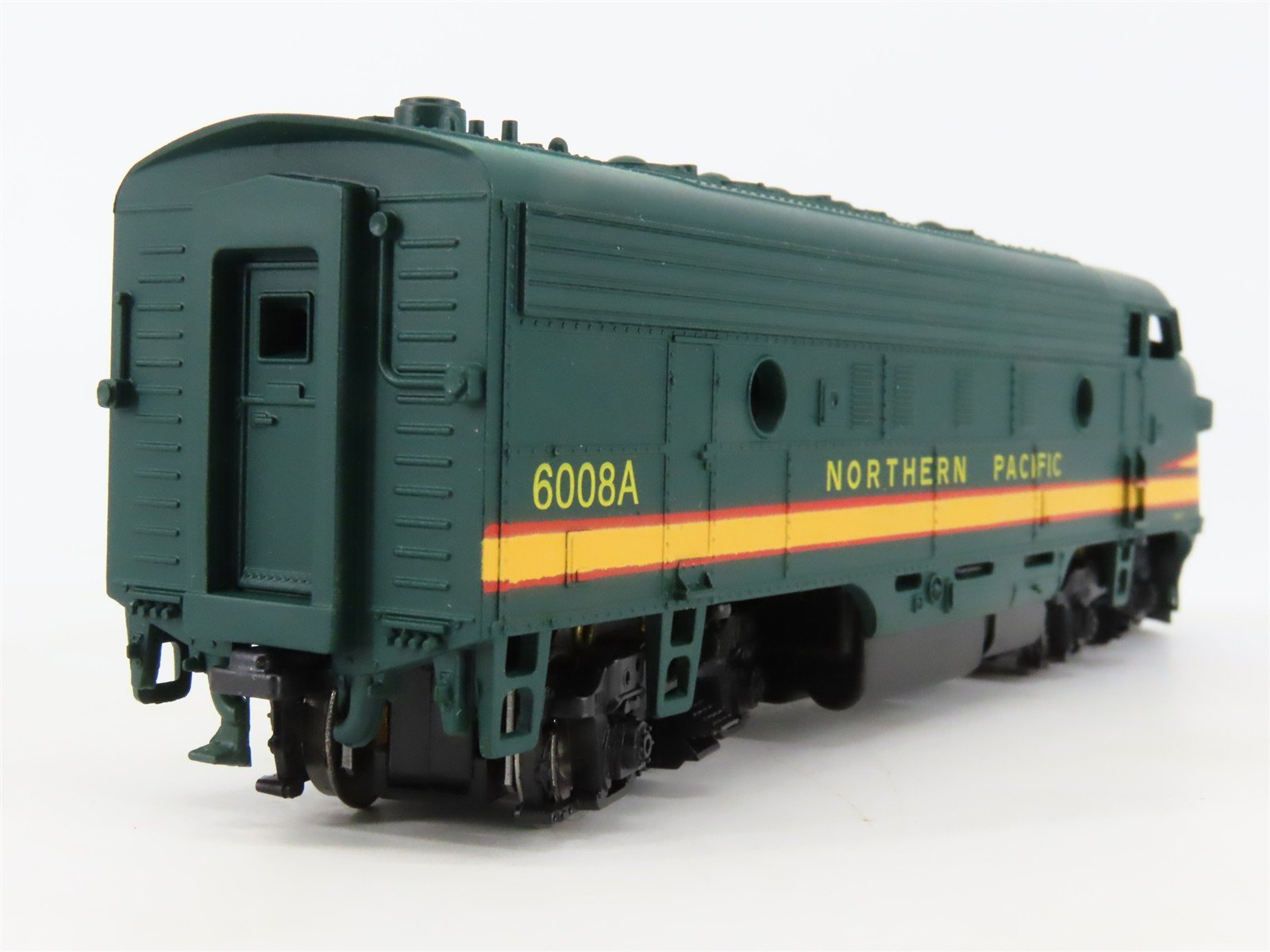 HO Scale Athearn 3229 NP Northern Pacific EMD F7A Diesel Locomotive #6008A