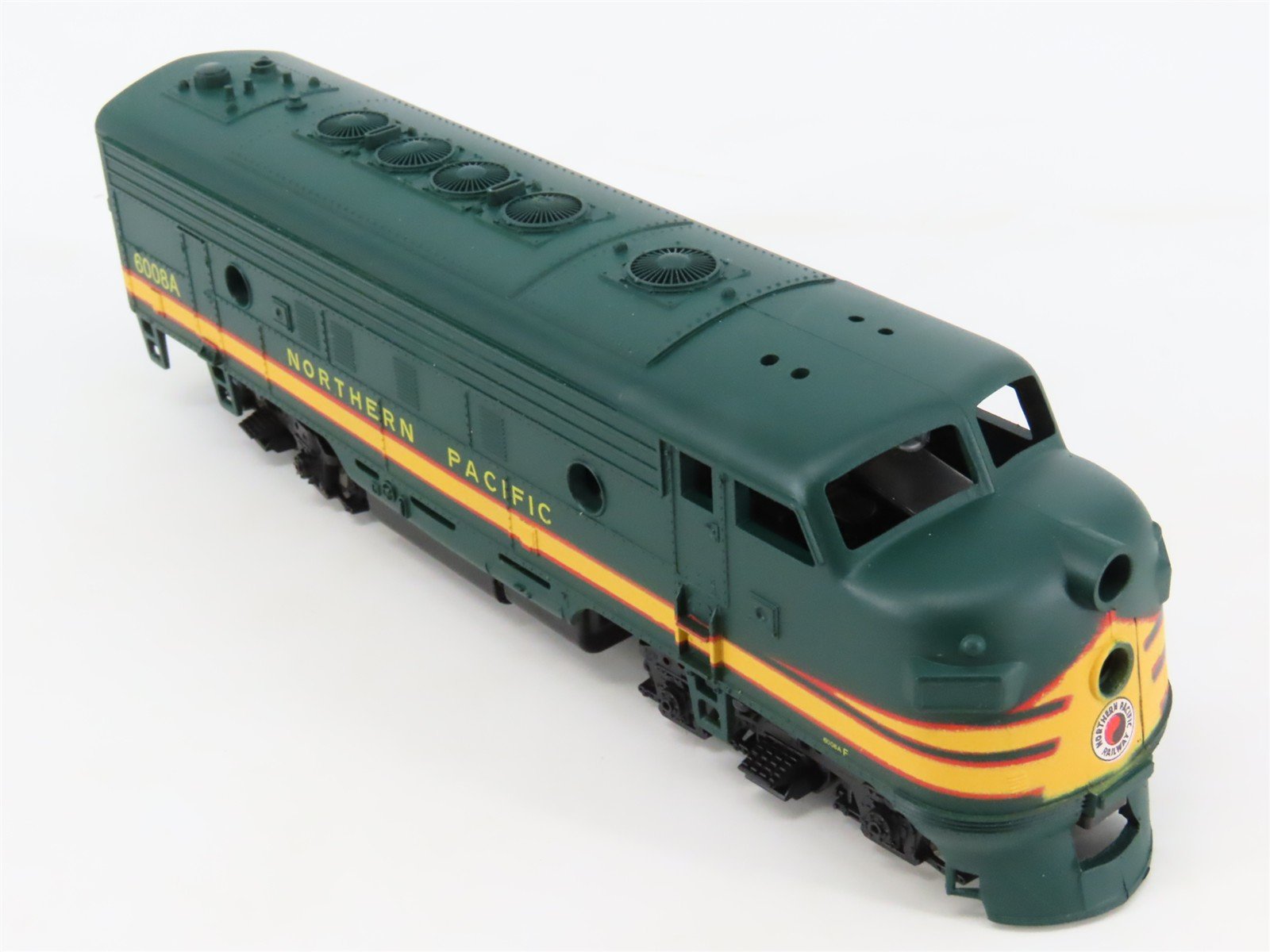 HO Scale Athearn 3229 NP Northern Pacific EMD F7A Diesel Locomotive #6008A