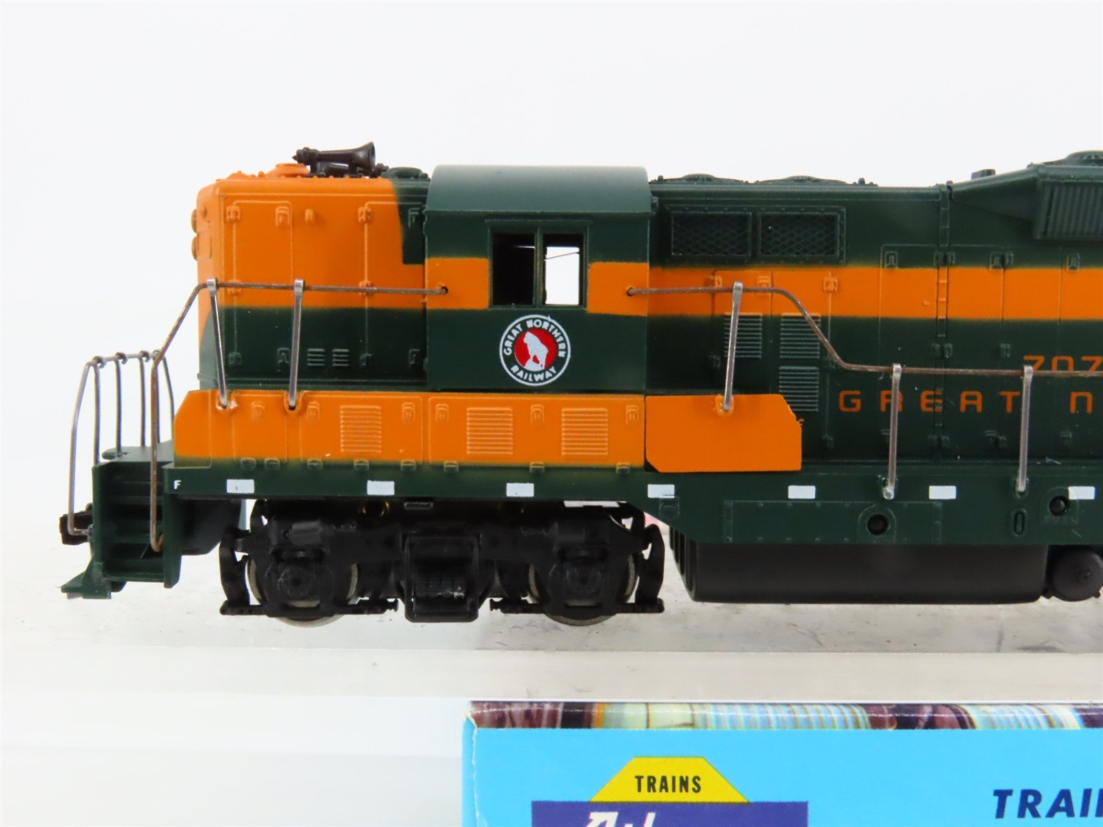 HO Scale Athearn 3157 GN Great Northern EMD GP9 Diesel Locomotive #707