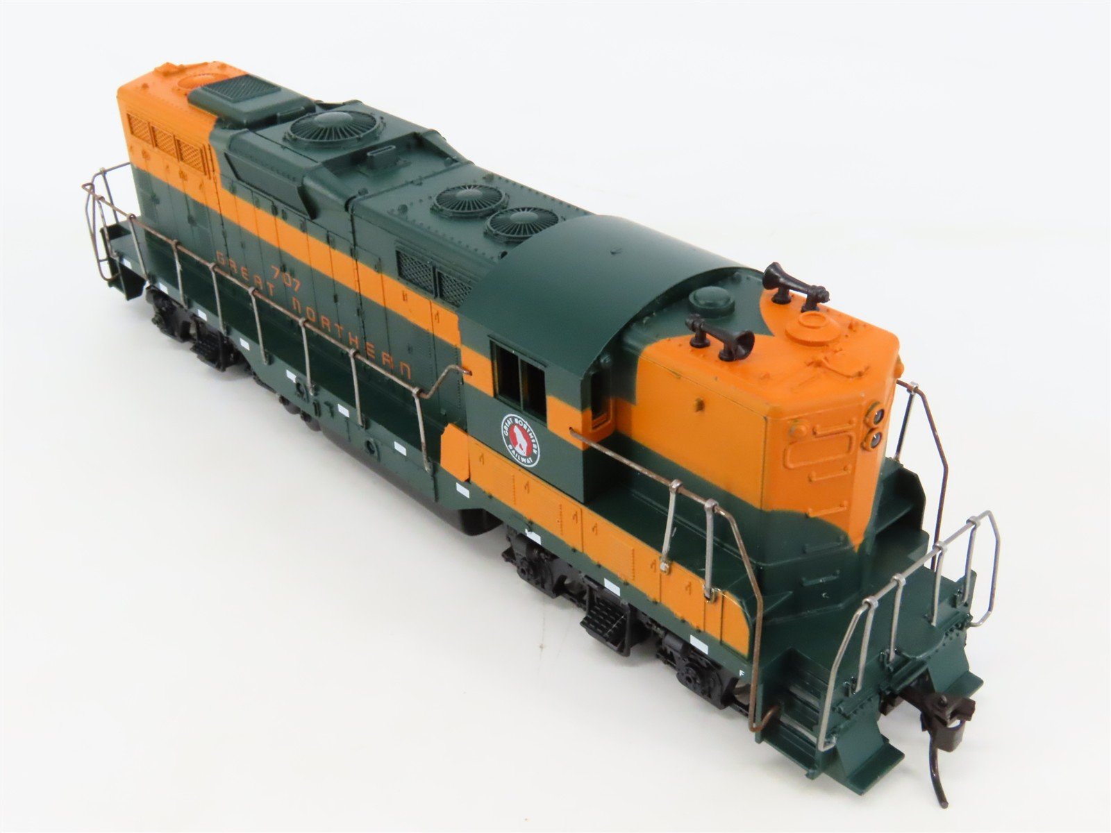 HO Scale Athearn 3157 GN Great Northern EMD GP9 Diesel Locomotive #707