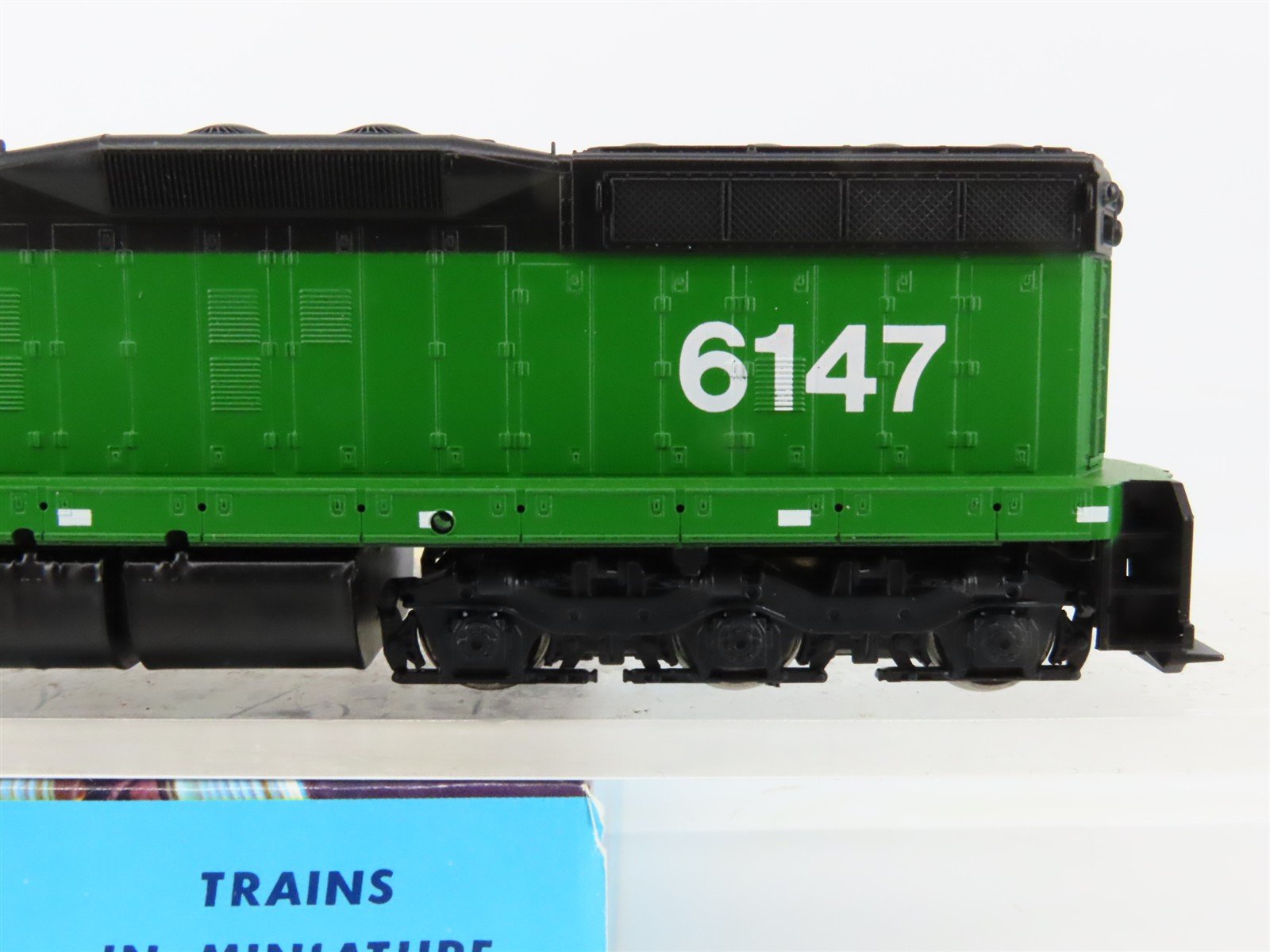 HO Scale Athearn 3802 BN Burlington Northern EMD SD9 Diesel Locomotive #6147